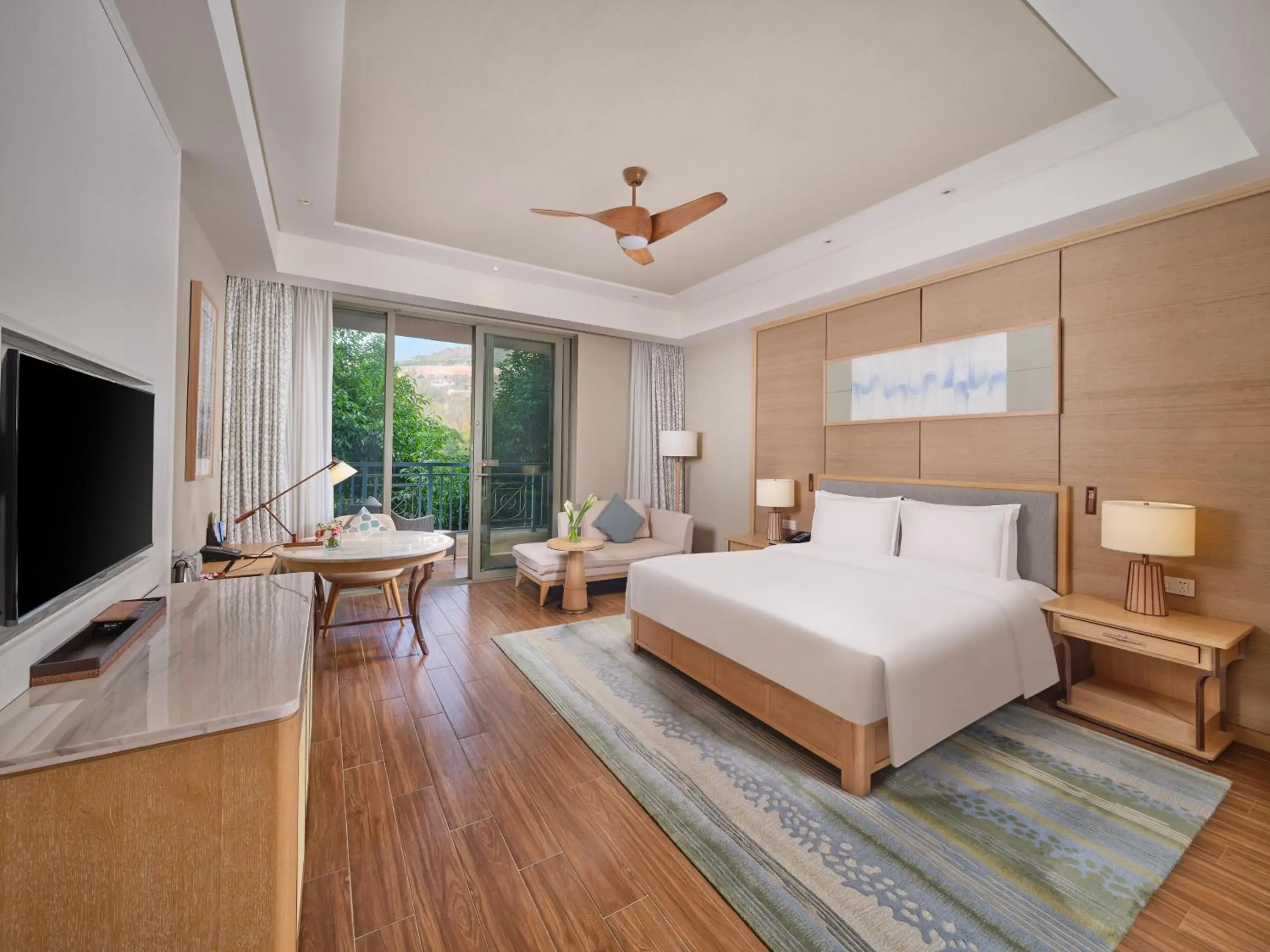 Executive King Room in Hilton Yuxi Fuxian Lake Executive King Room in Hilton Yuxi Fuxian Lake