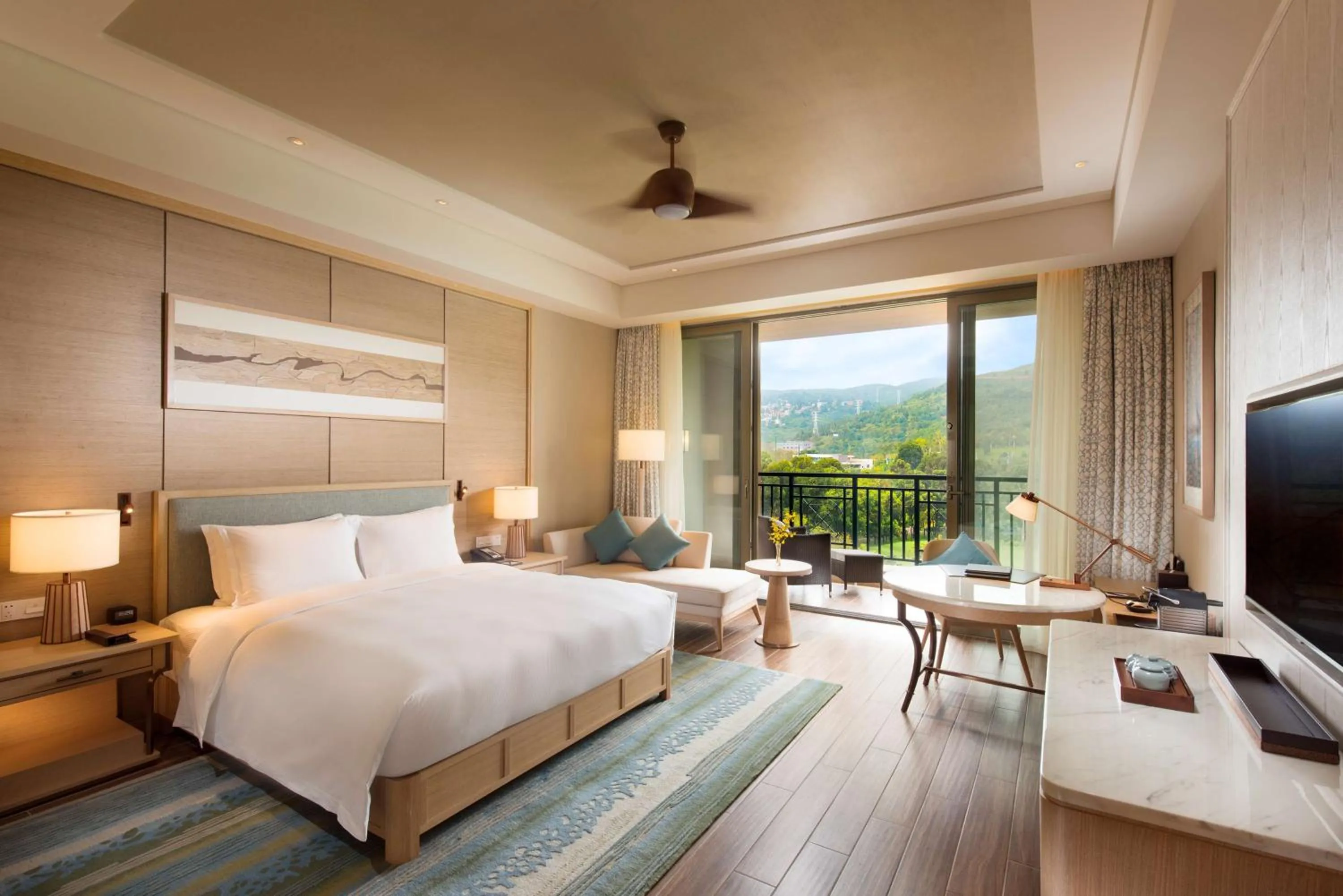 Bedroom, Bed in Hilton Yuxi Fuxian Lake