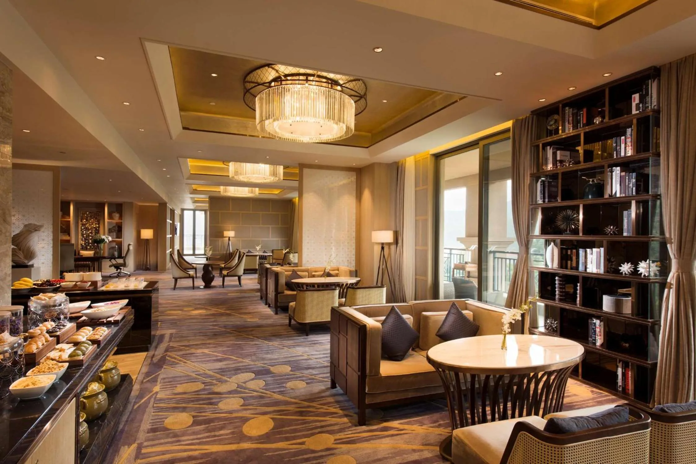 Lounge or bar in Hilton Yuxi Fuxian Lake