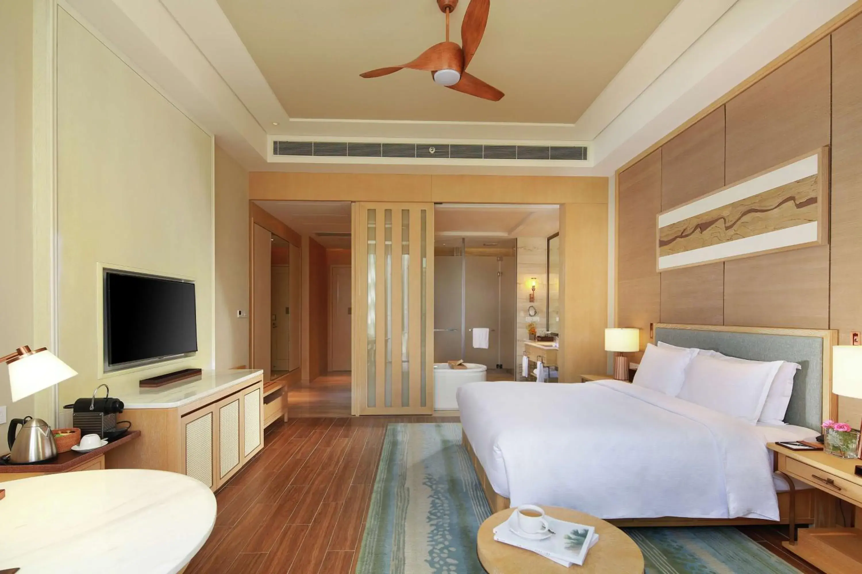 King Room with Balcony - Disability Access in Hilton Yuxi Fuxian Lake King Room with Balcony - Disability Access in Hilton Yuxi Fuxian Lake