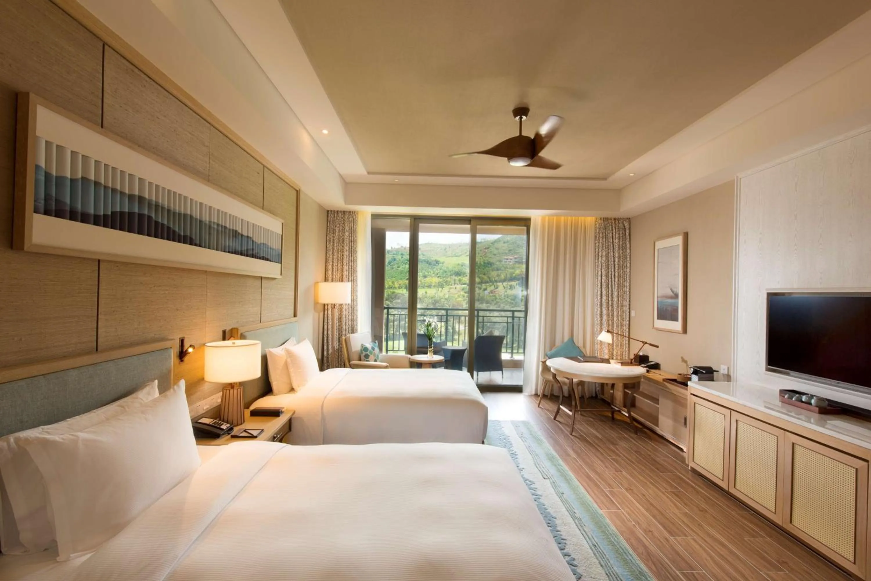 Bedroom, Bed in Hilton Yuxi Fuxian Lake