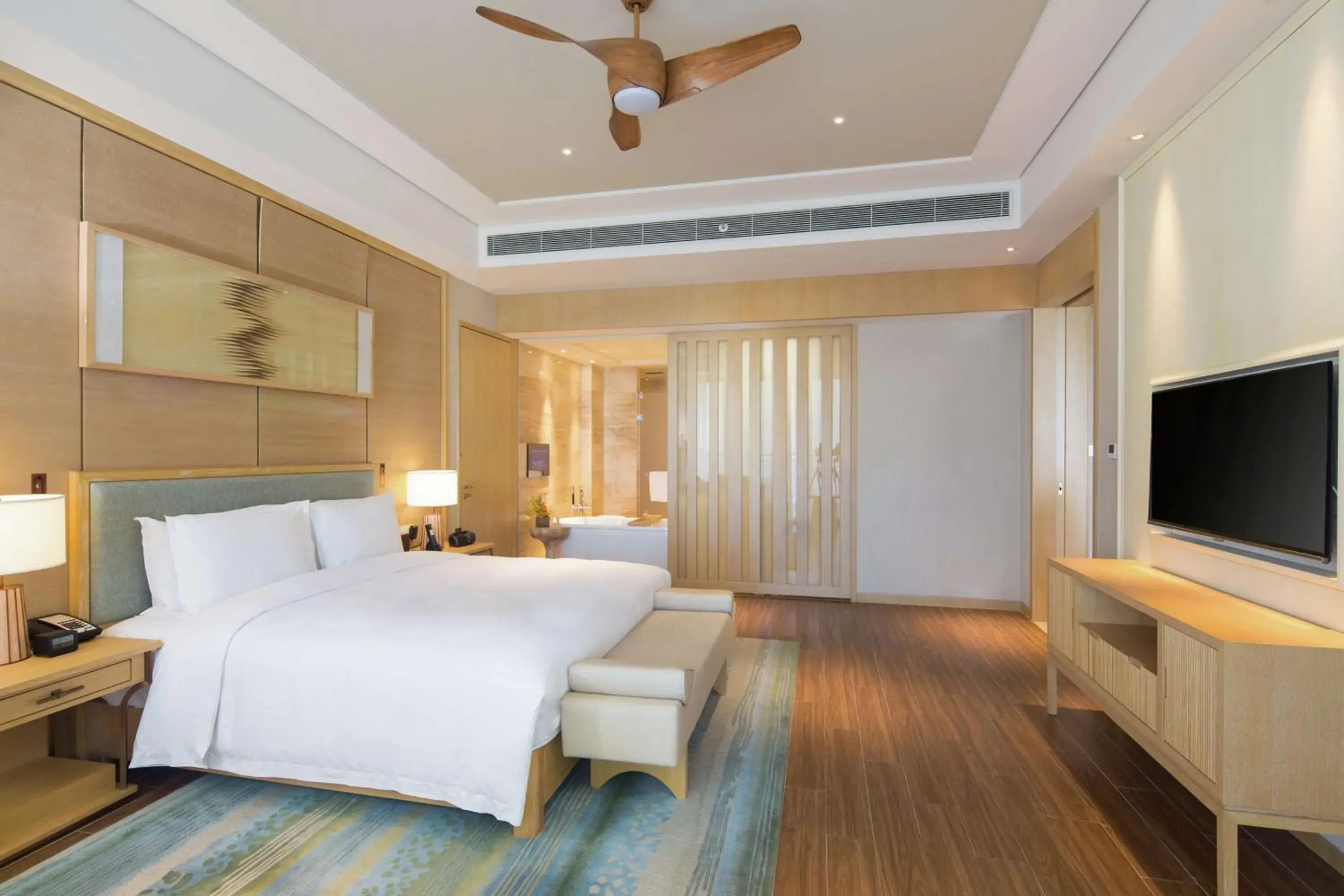 Deluxe King Suite in Hilton Yuxi Fuxian Lake Deluxe King Suite in Hilton Yuxi Fuxian Lake