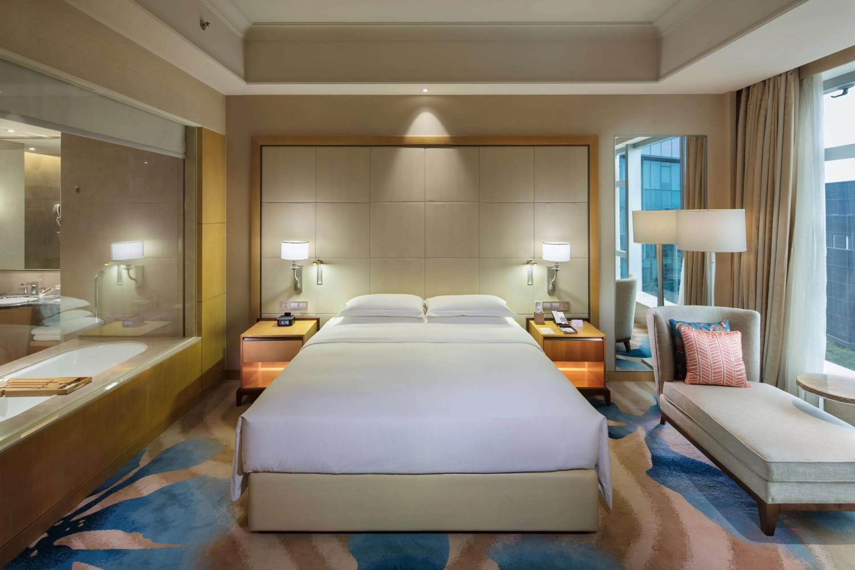 Living room, Bed in DoubleTree by Hilton Hotel Xiamen - Wuyuan Bay