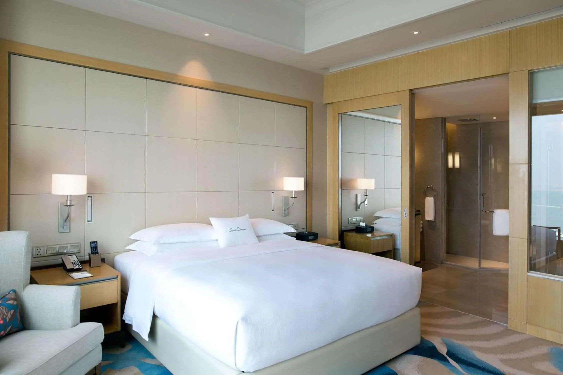 Bed in DoubleTree by Hilton Hotel Xiamen - Wuyuan Bay
