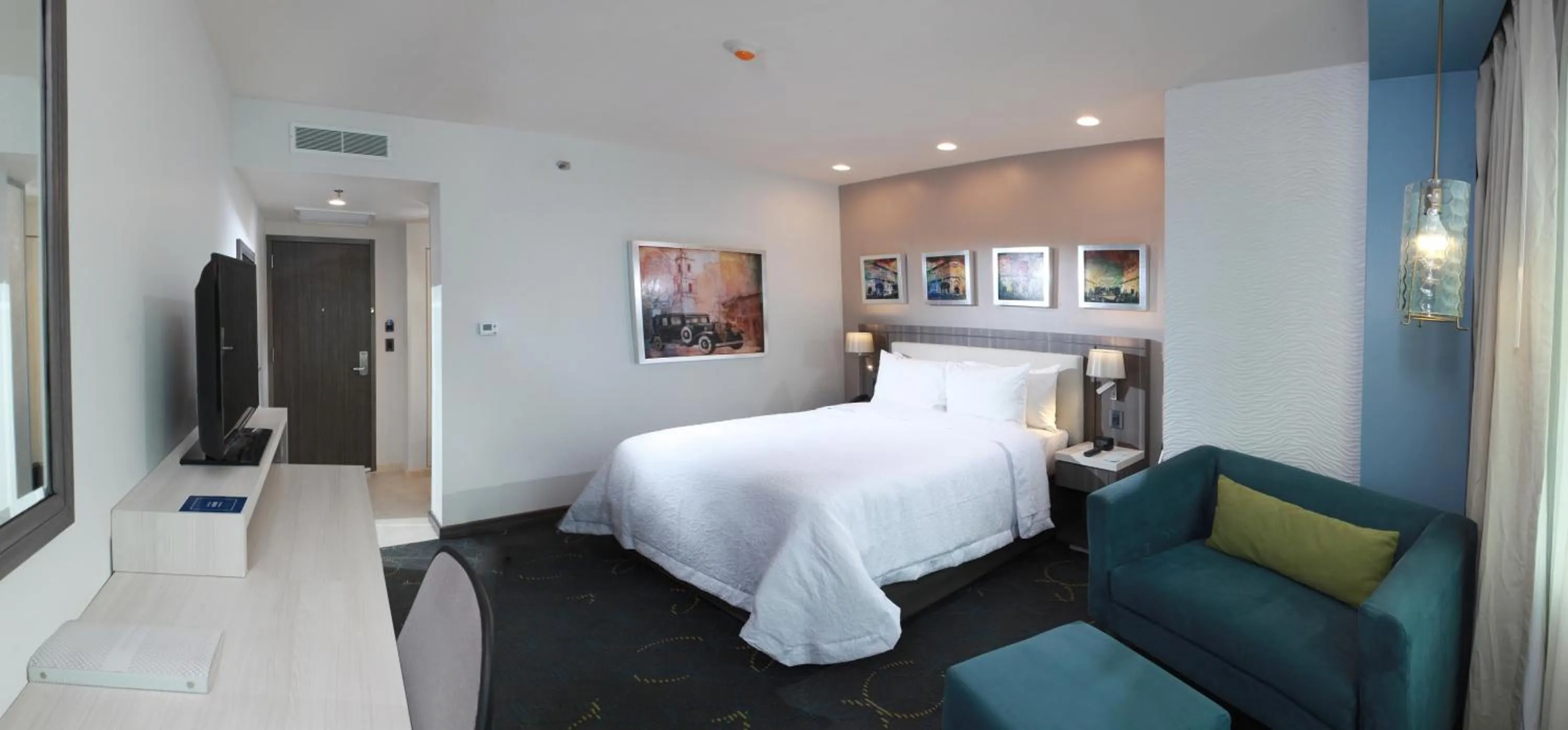 Bed in Hampton Inn & Suites by Hilton Aguascalientes Aeropuerto