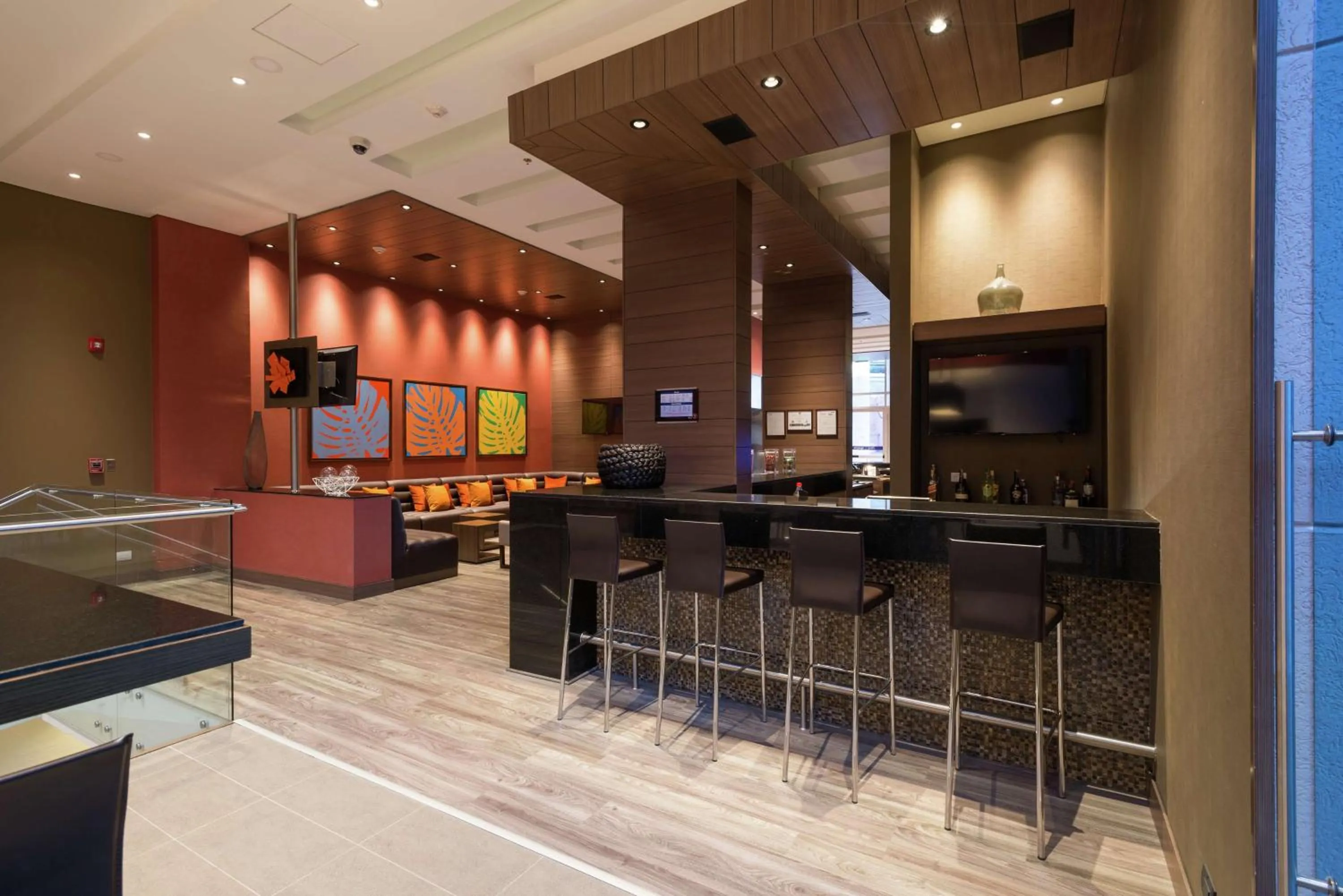 Lounge or bar in Hampton by Hilton Bogota Usaquen