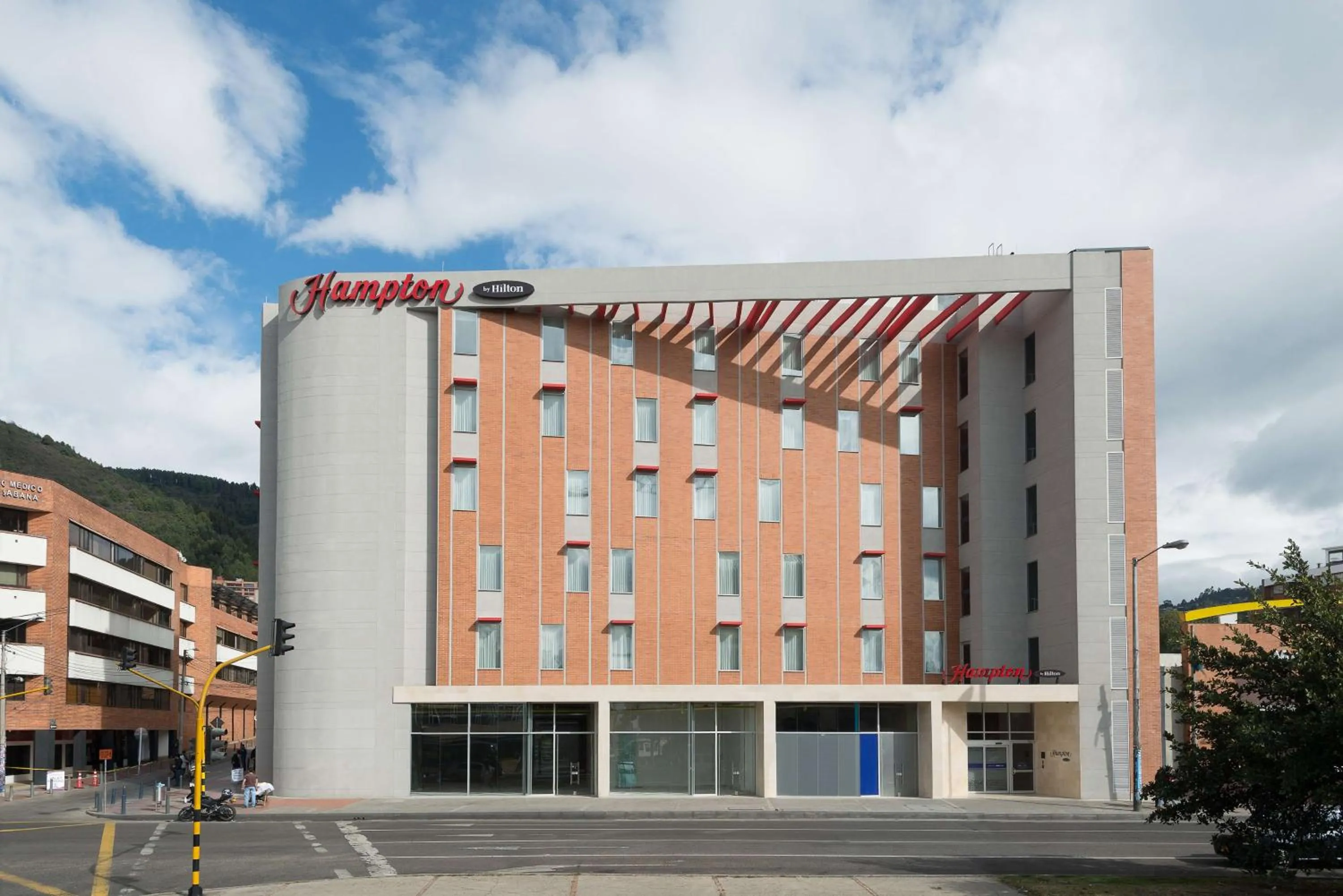 Property building in Hampton by Hilton Bogota Usaquen