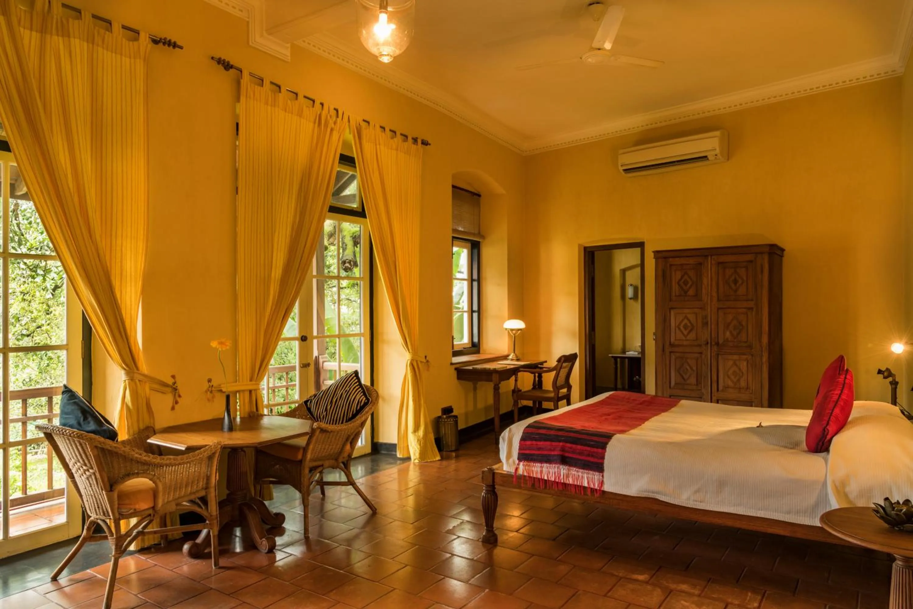 Bed in Old Harbour Hotel