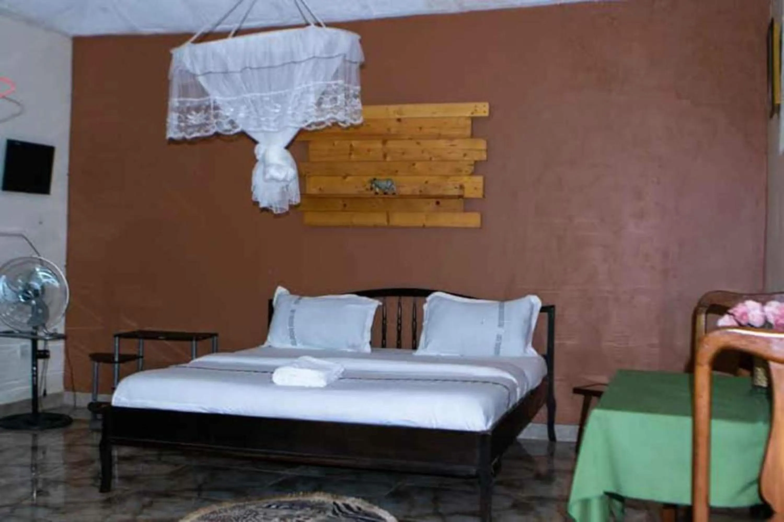 Bed in Gorilla African Guest House