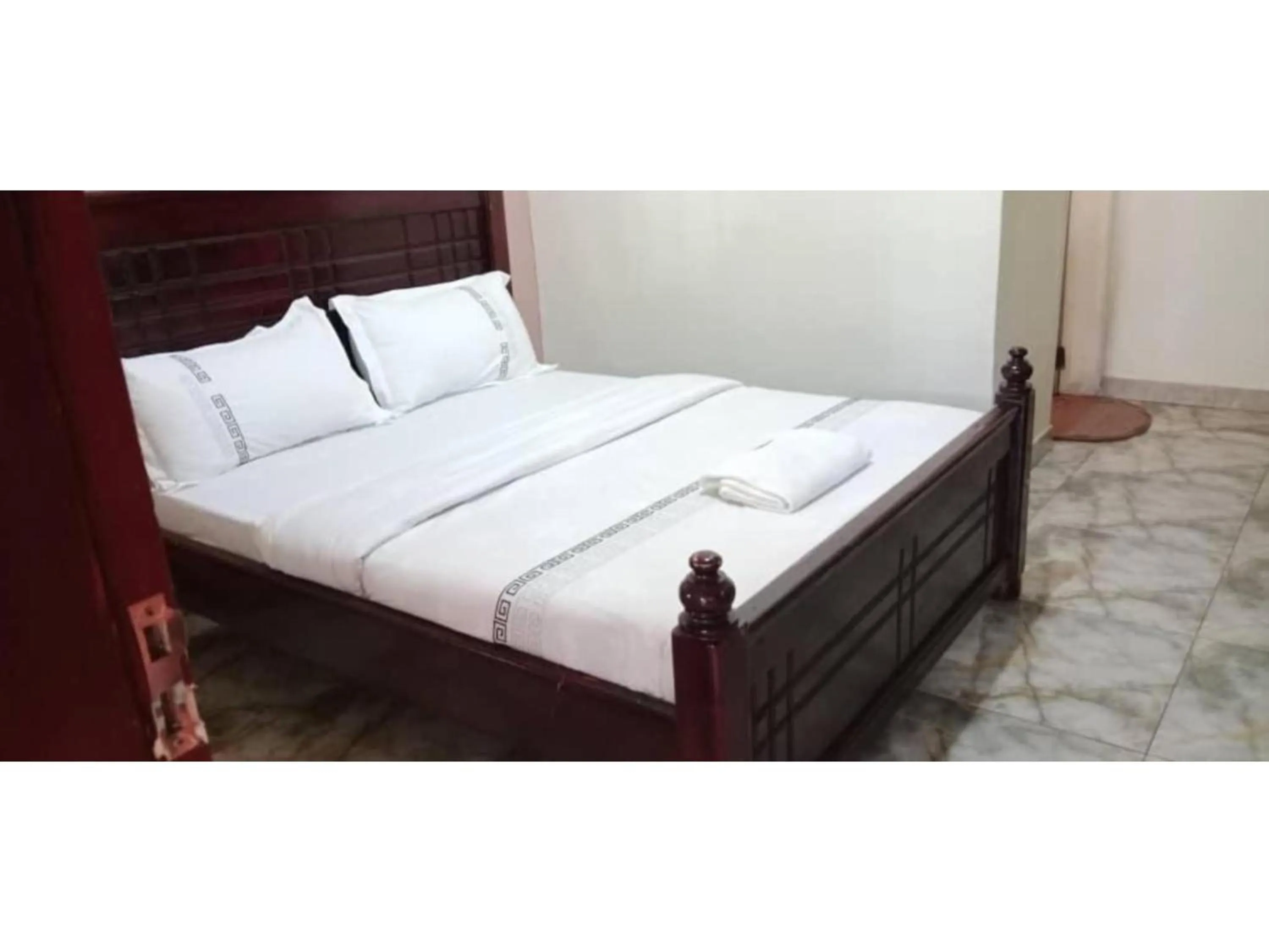 Bed in Gorilla African Guest House