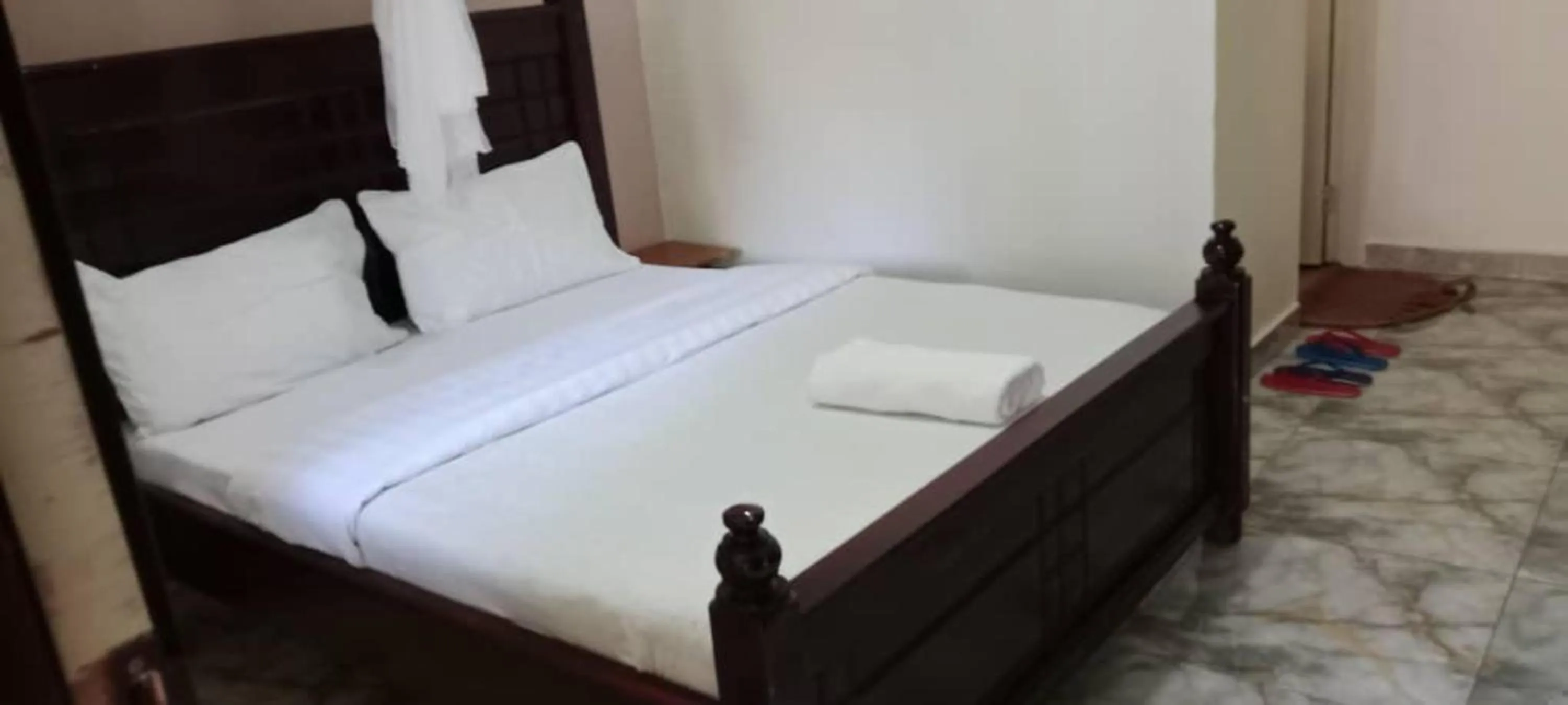 Bed in Gorilla African Guest House