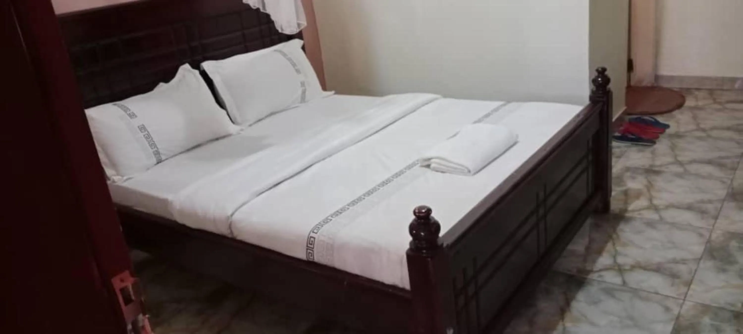 Bed in Gorilla African Guest House