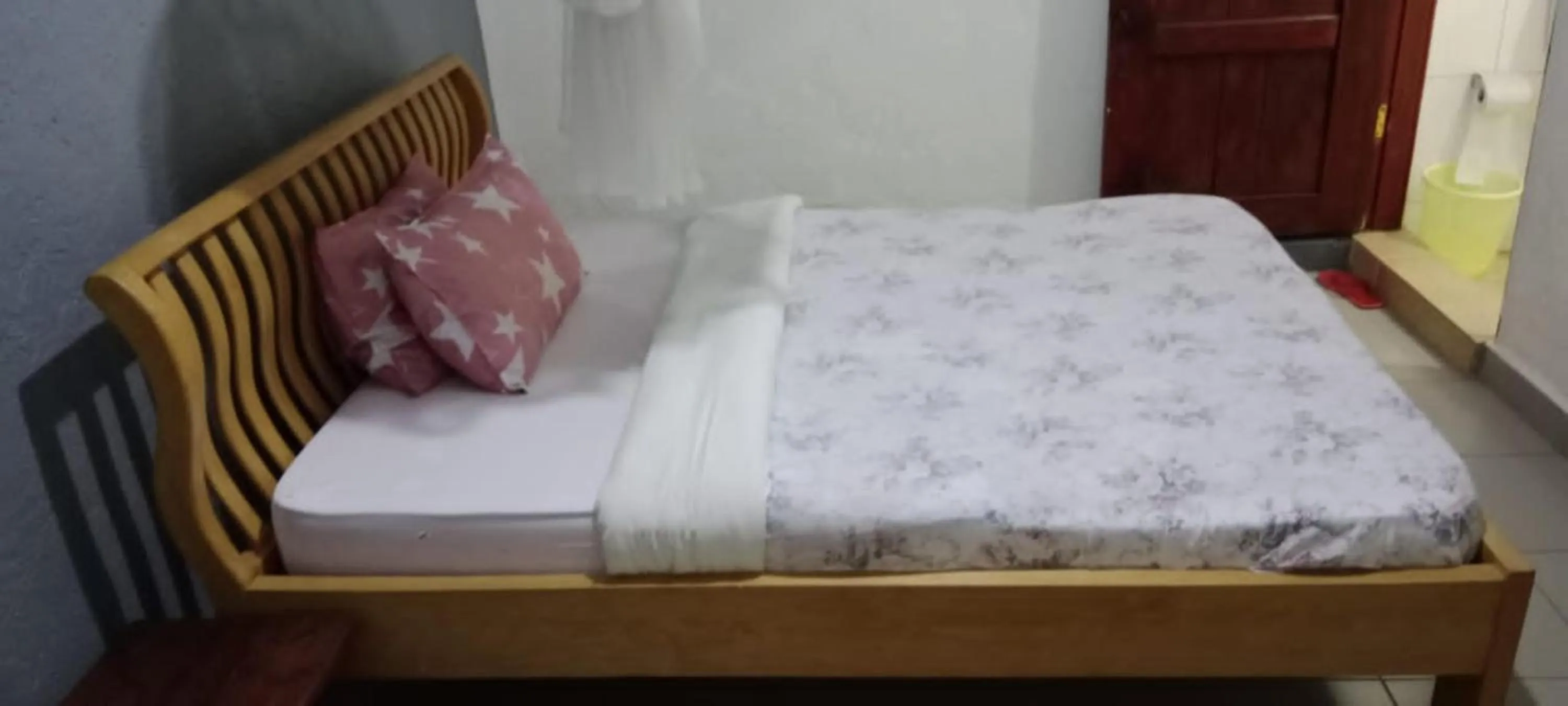 Bed in Gorilla African Guest House