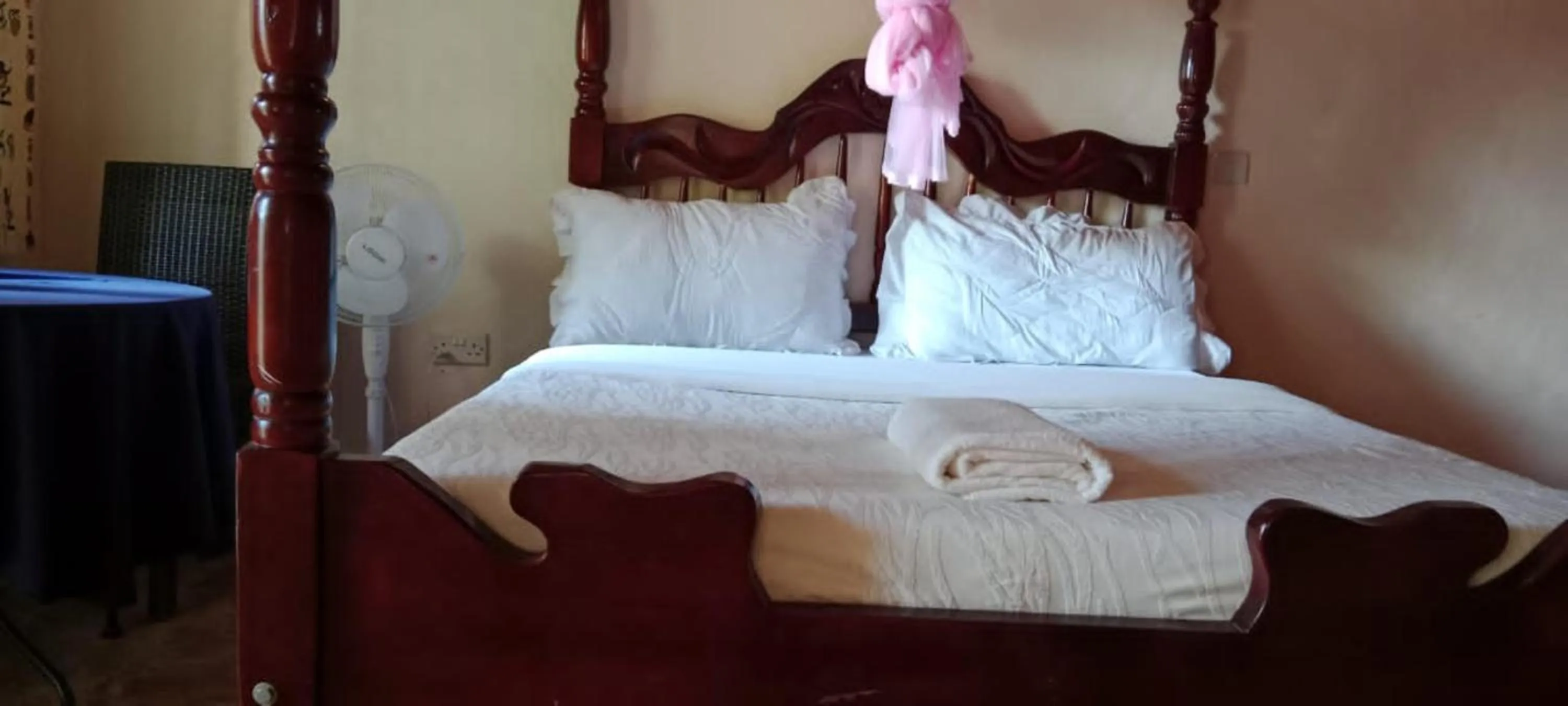 Bed in Gorilla African Guest House
