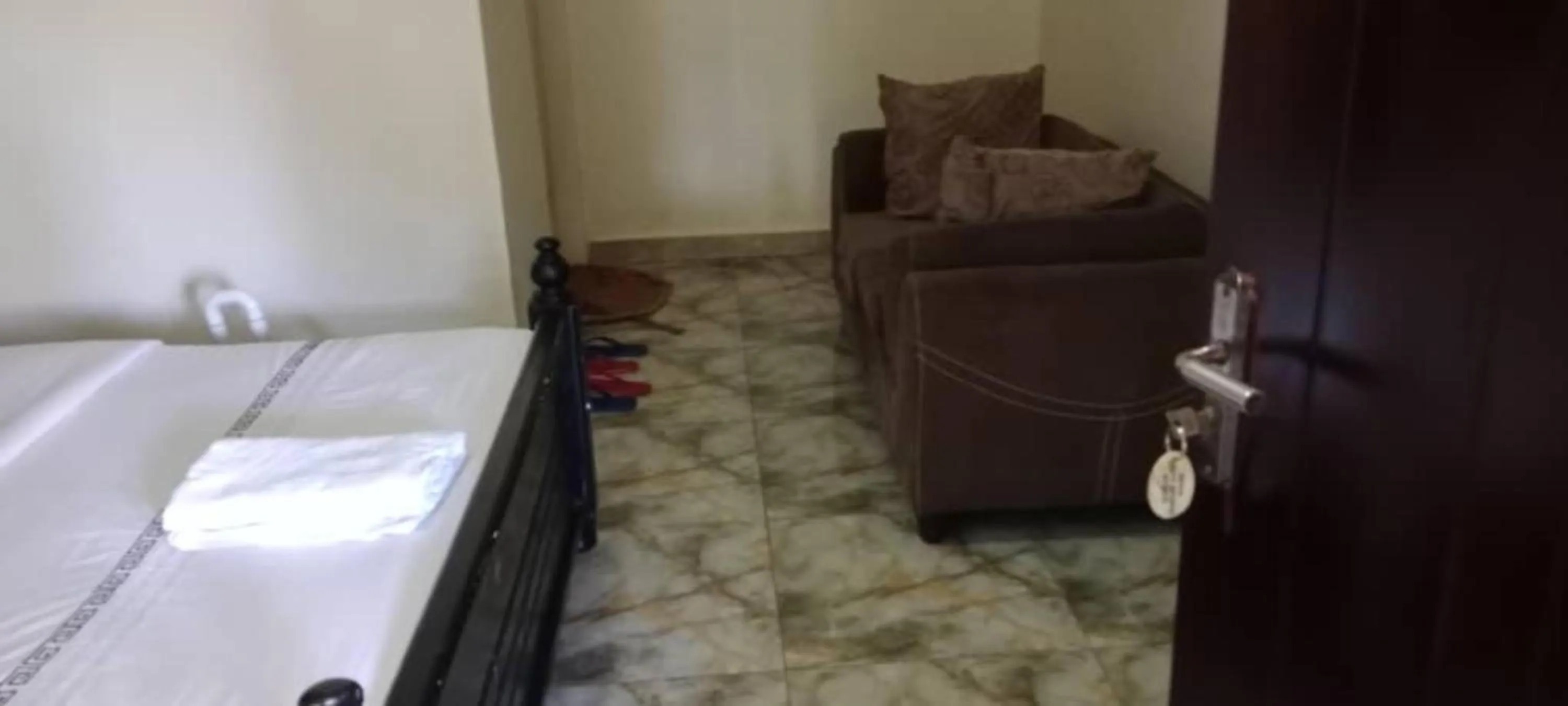 Bed in Gorilla African Guest House