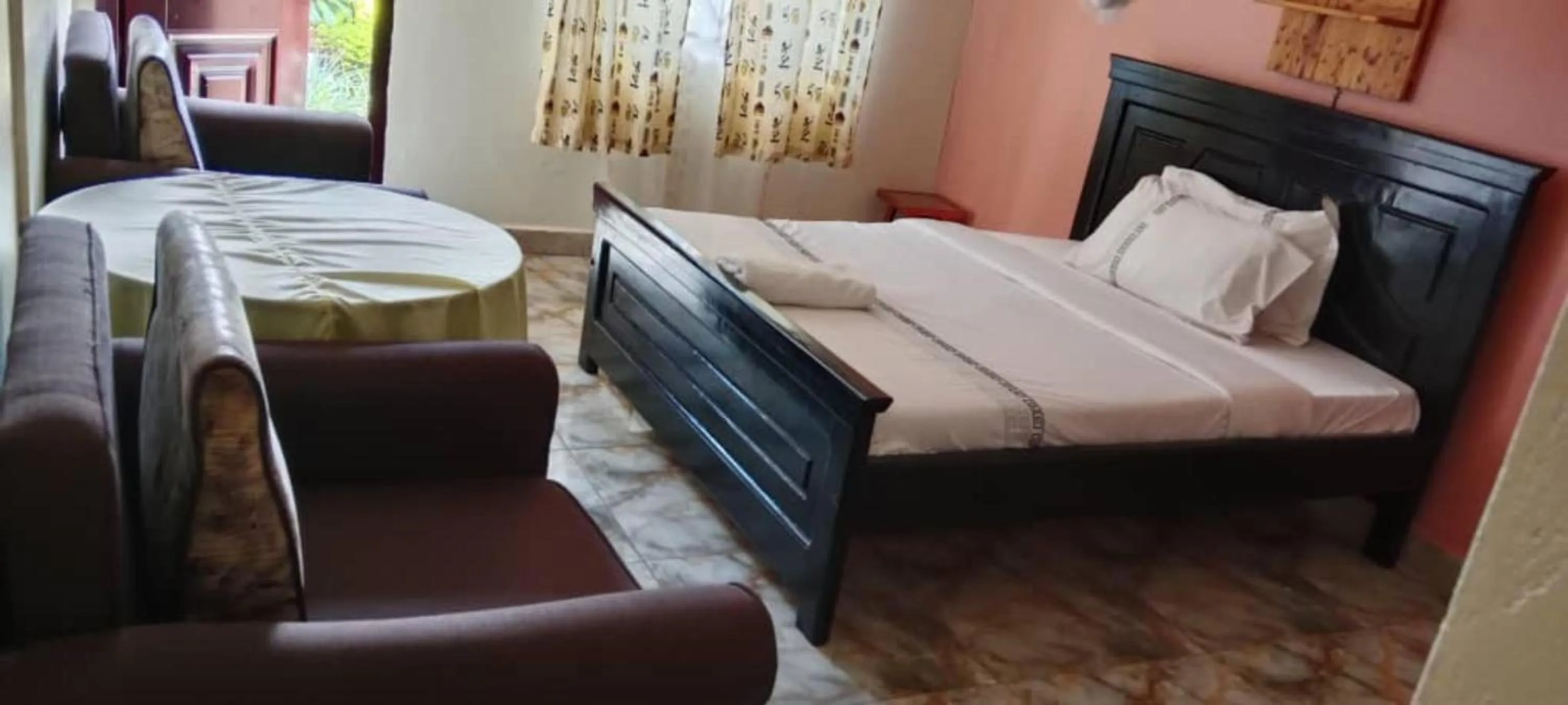 Bed in Gorilla African Guest House