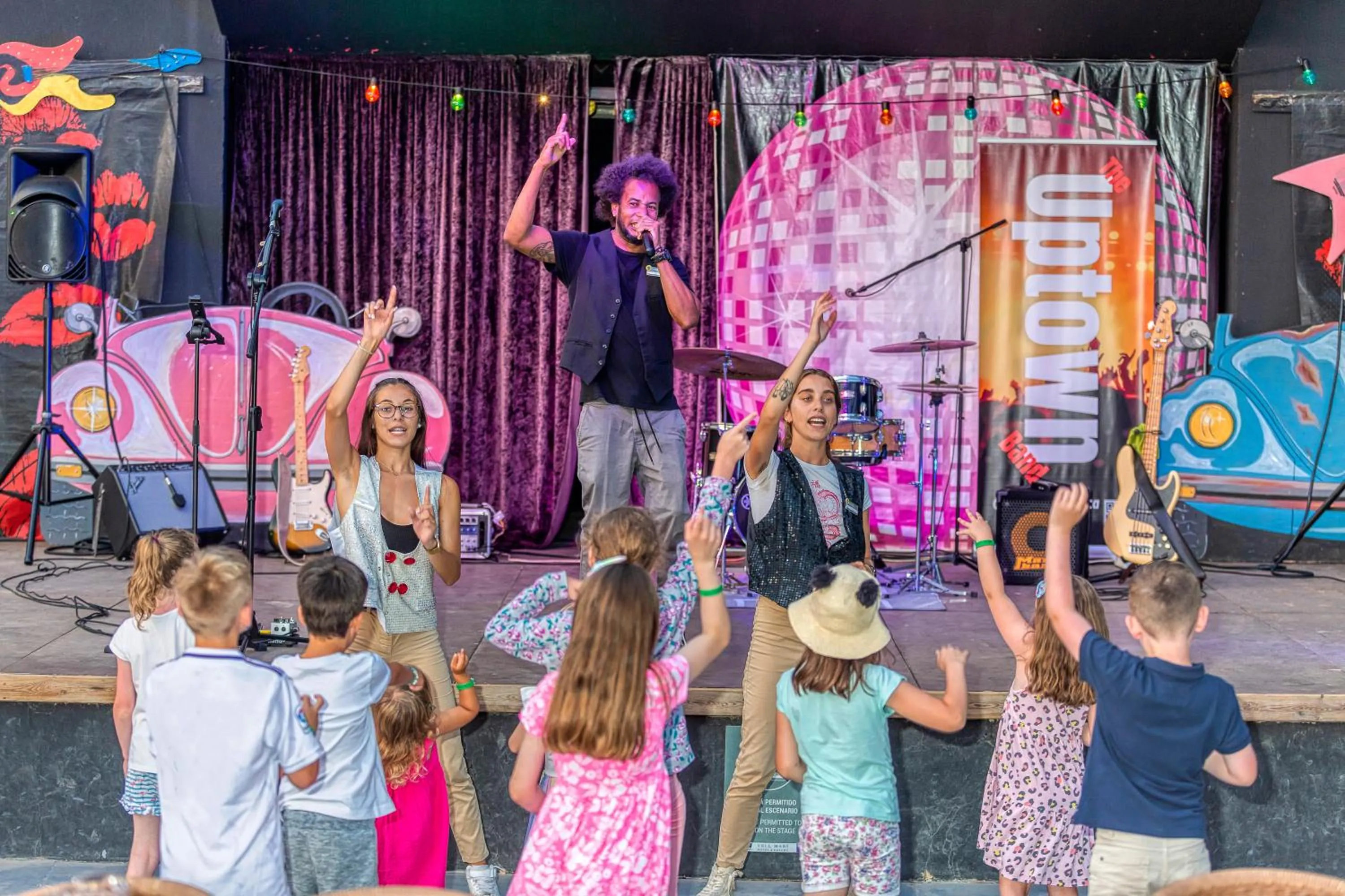 Entertainment in Vell Mari Hotel & Resort