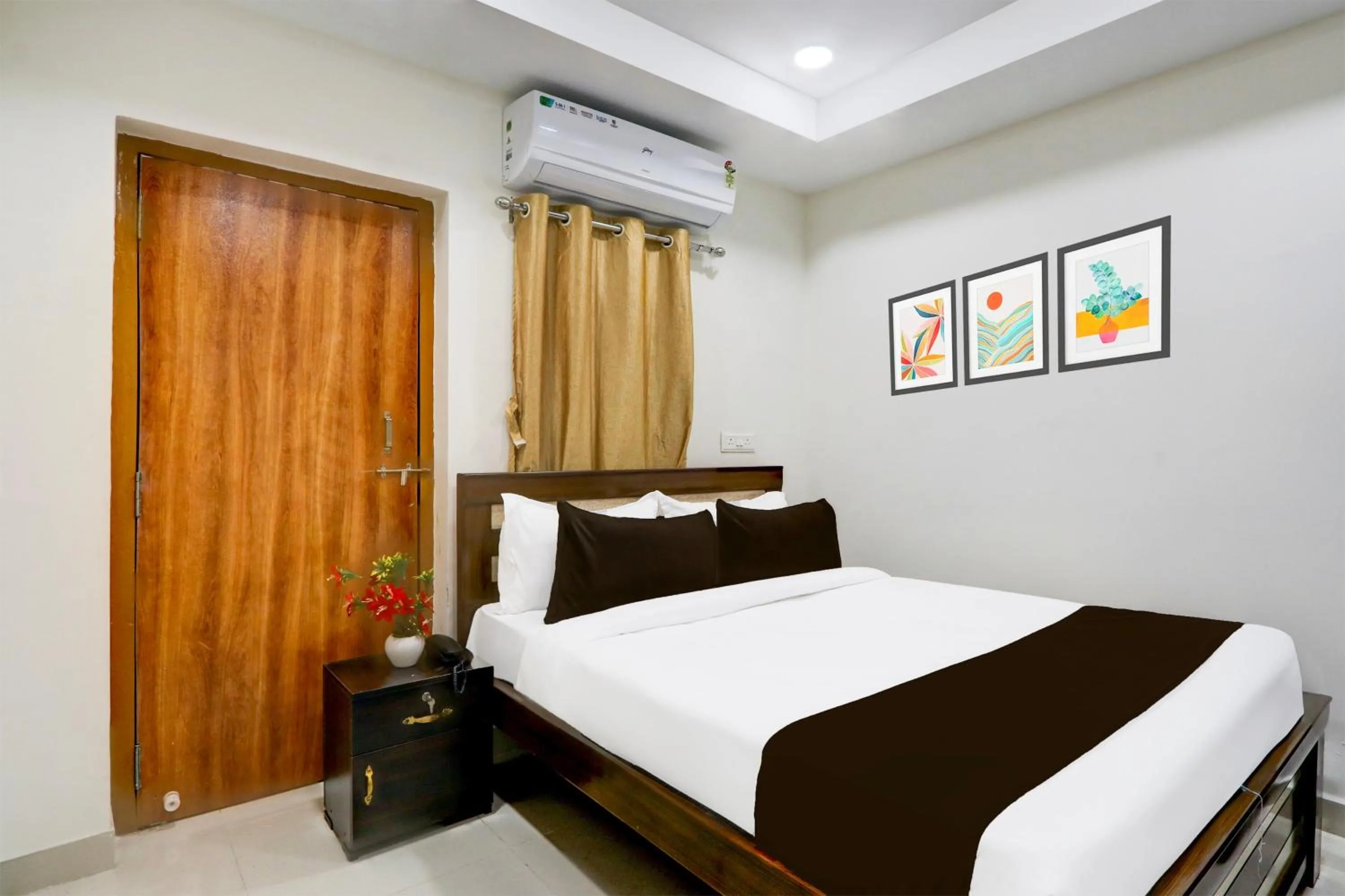 Bedroom, Bed in Super Collection O Madhapur Near Cyber Tower