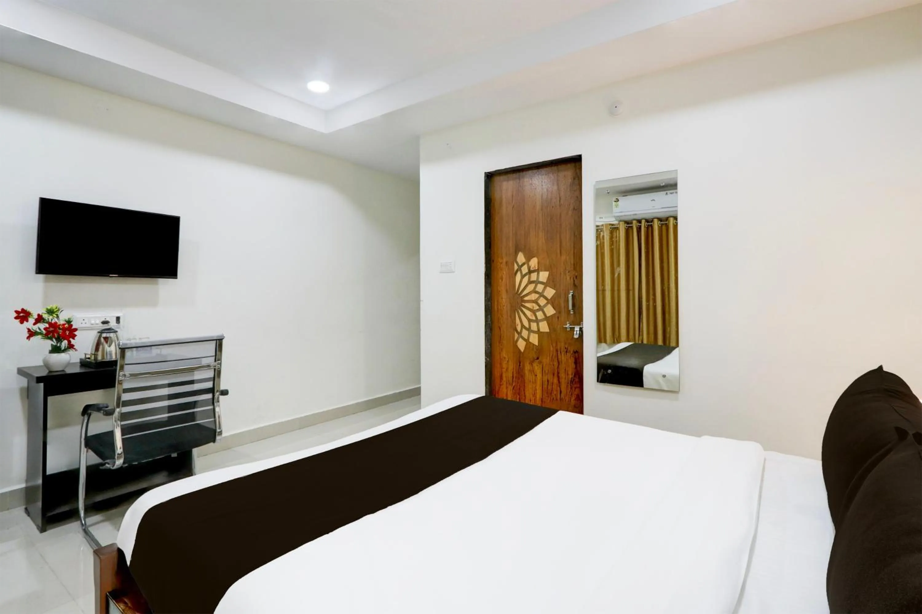 Bedroom, Bed in Super Collection O Madhapur Near Cyber Tower