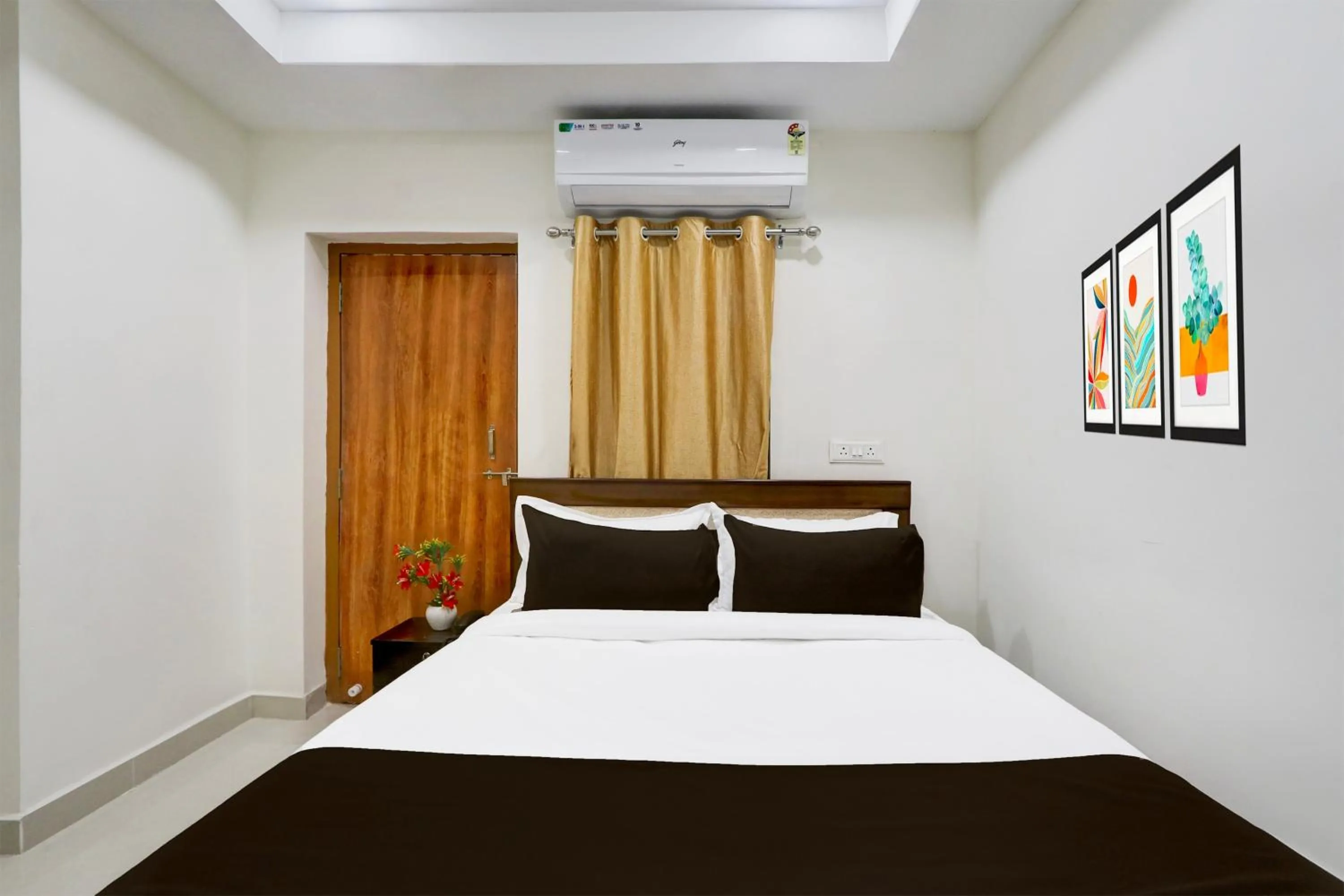 Bedroom, Bed in Super Collection O Madhapur Near Cyber Tower