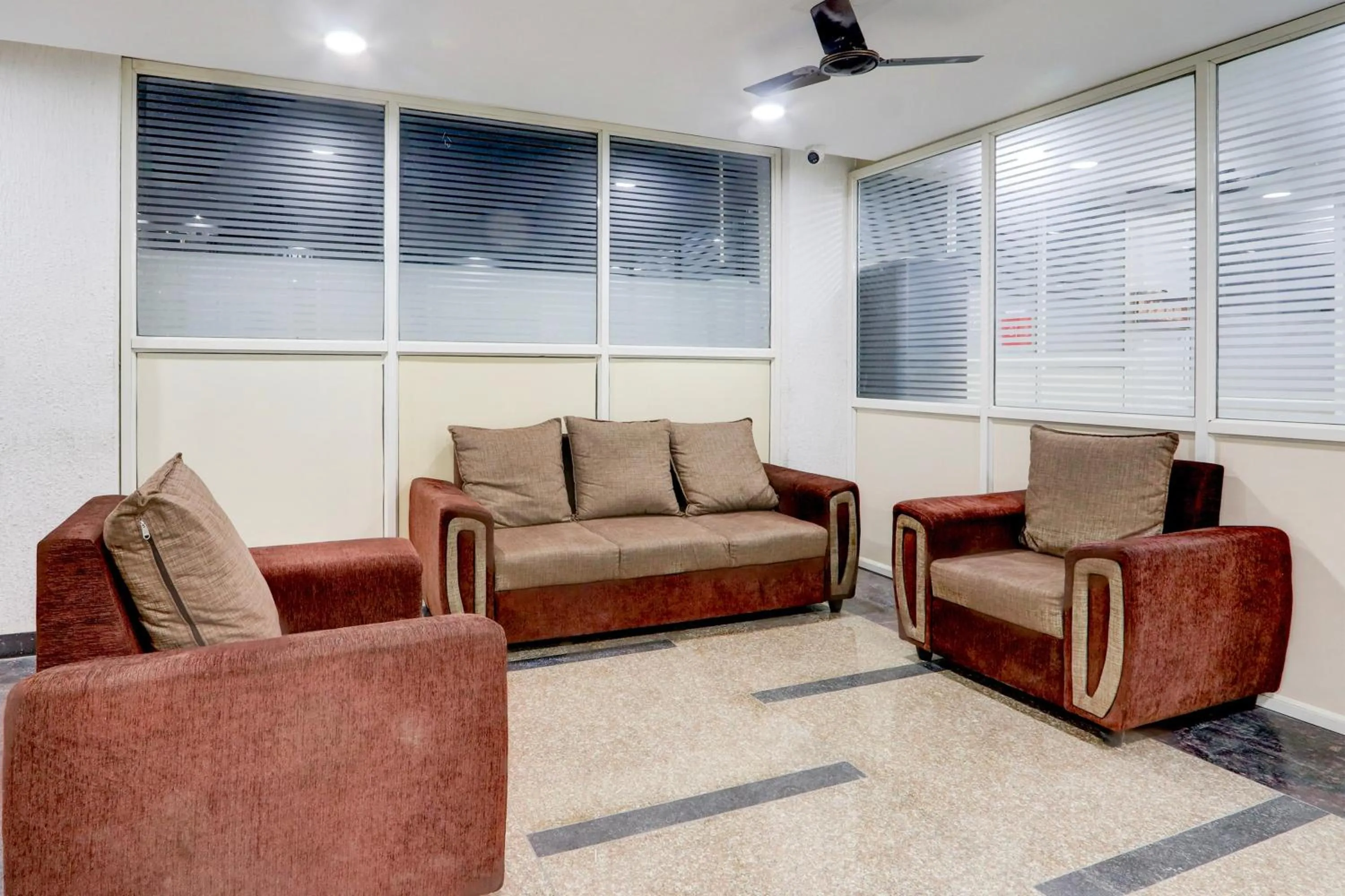 Lobby or reception in Super Collection O Madhapur Near Cyber Tower