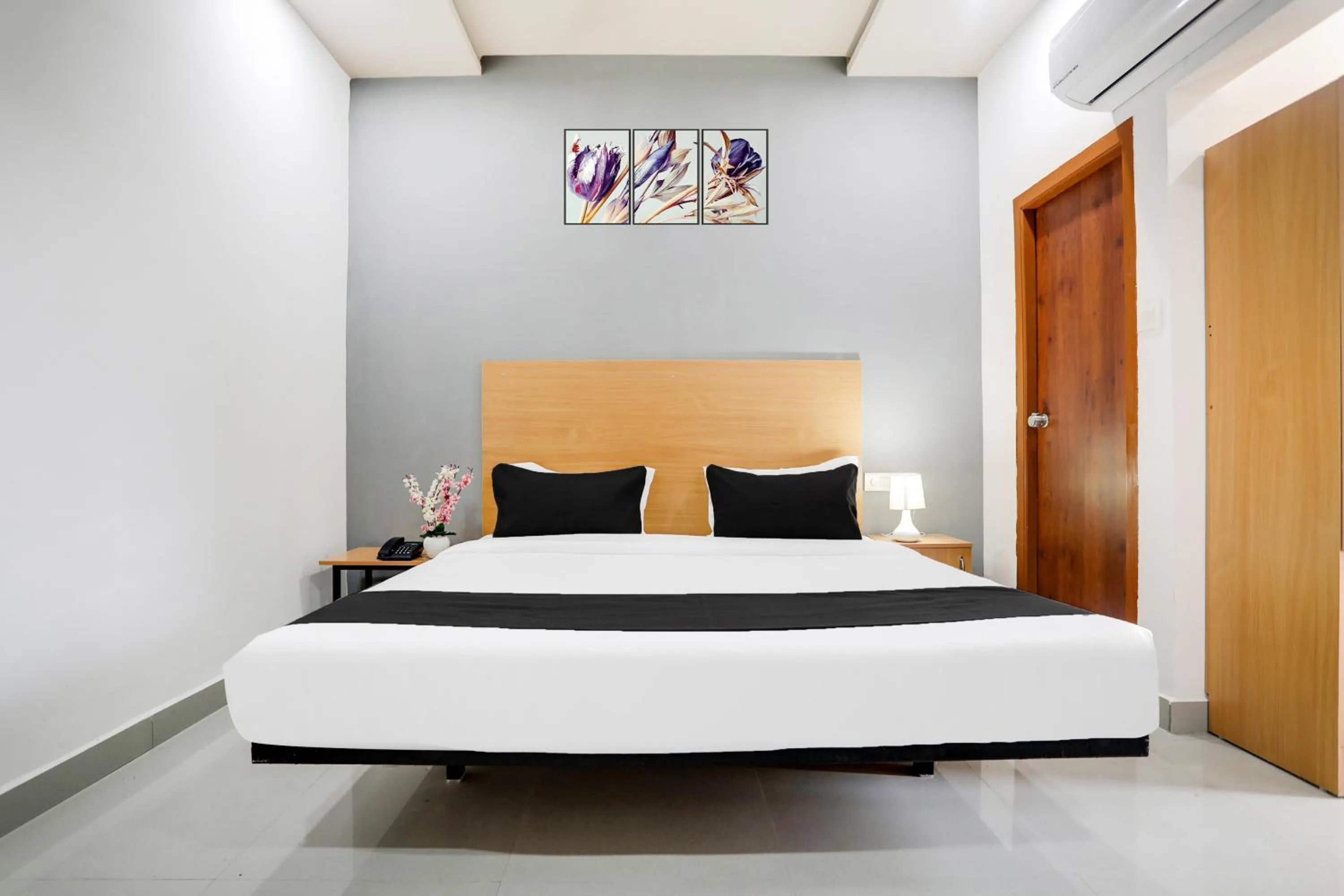 Bedroom, Bed in Super Townhouse Shamshabad Near Airport