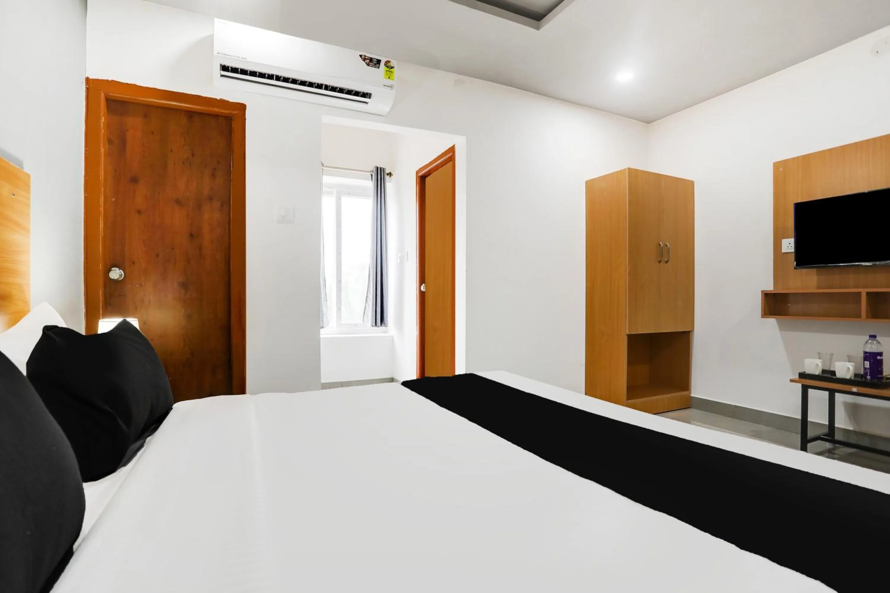 Bedroom, Bed in Super Townhouse Shamshabad Near Airport