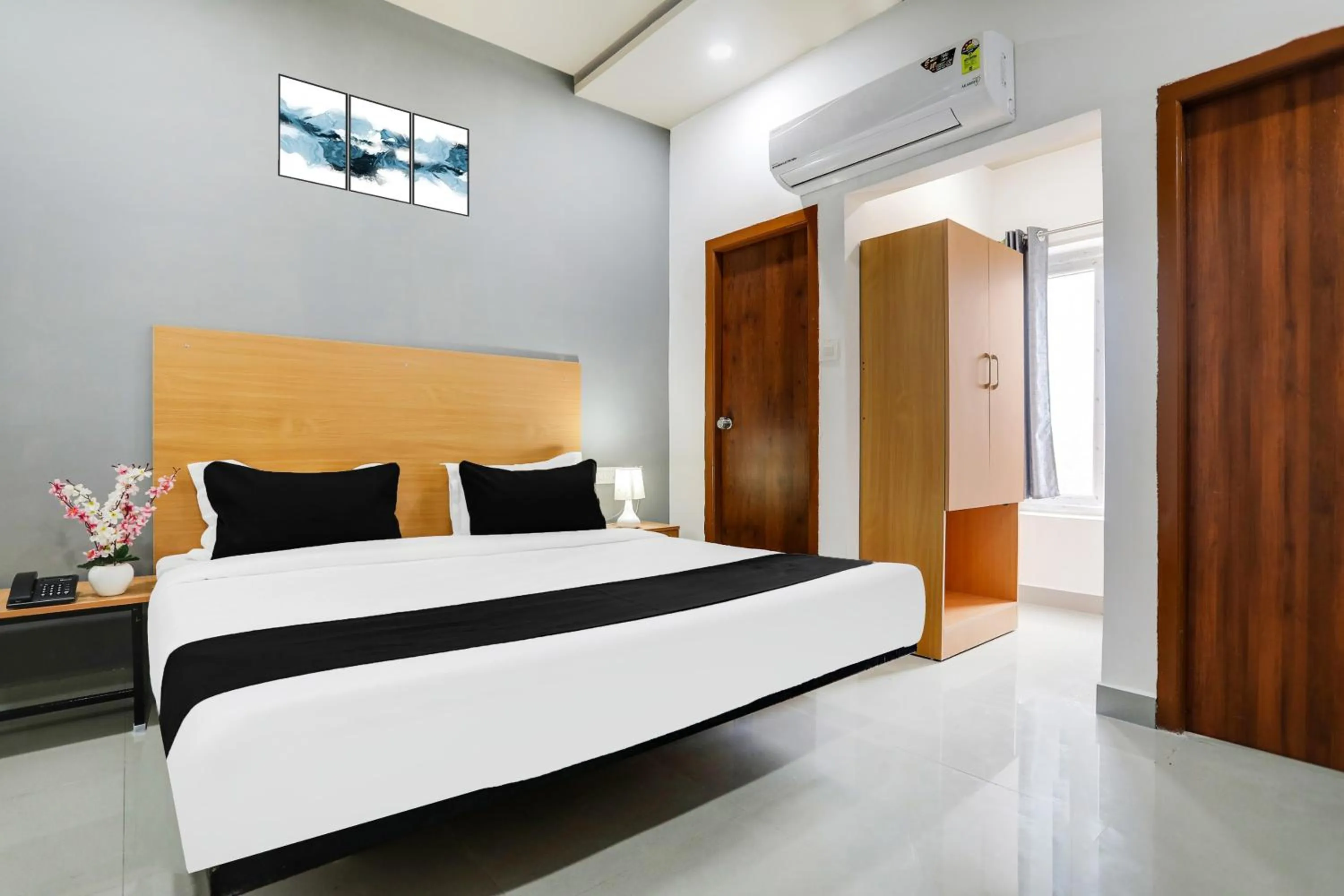 Bedroom, Bed in Super Townhouse Shamshabad Near Airport