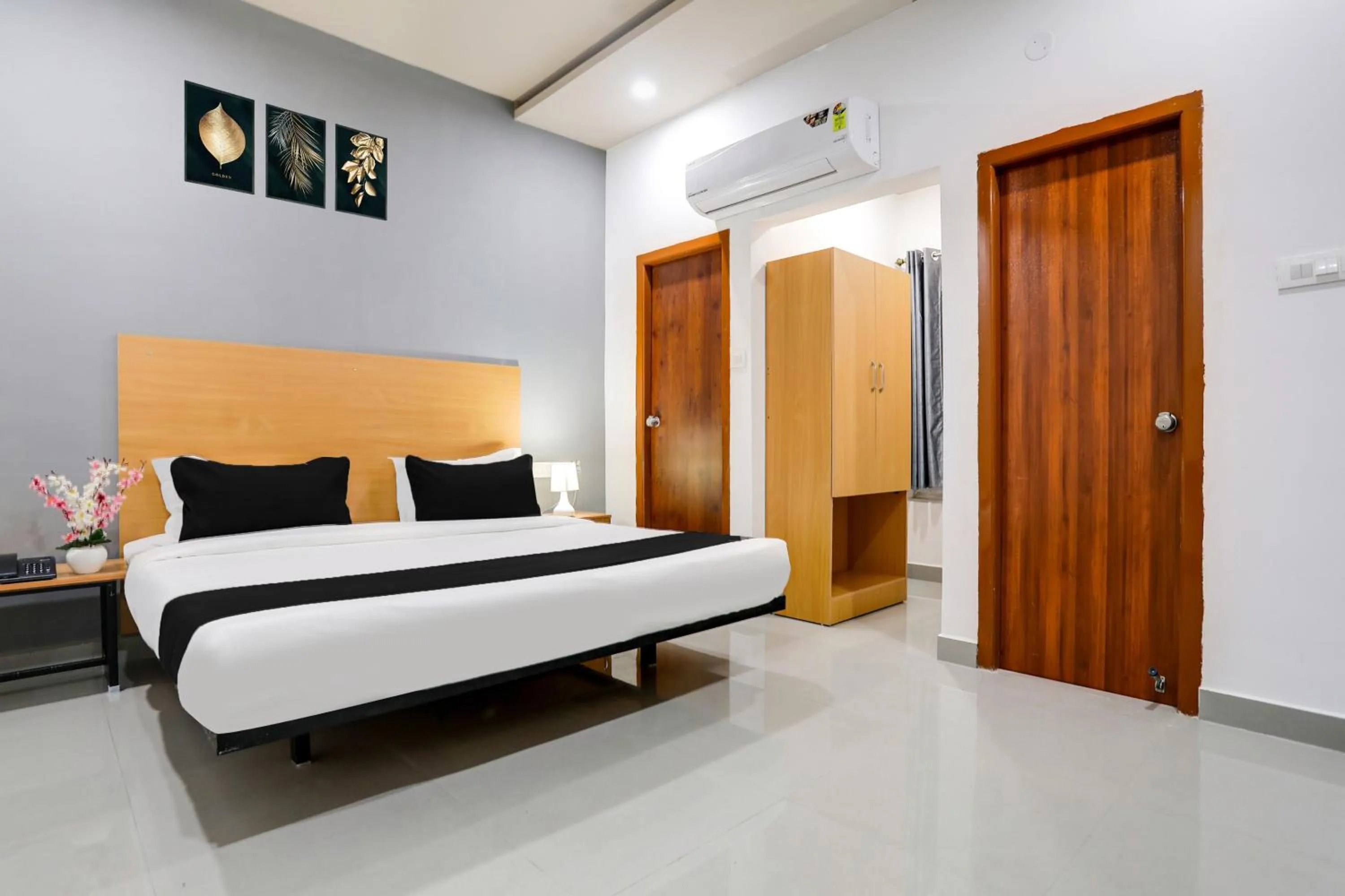 Bedroom, Bed in Super Townhouse Shamshabad Near Airport