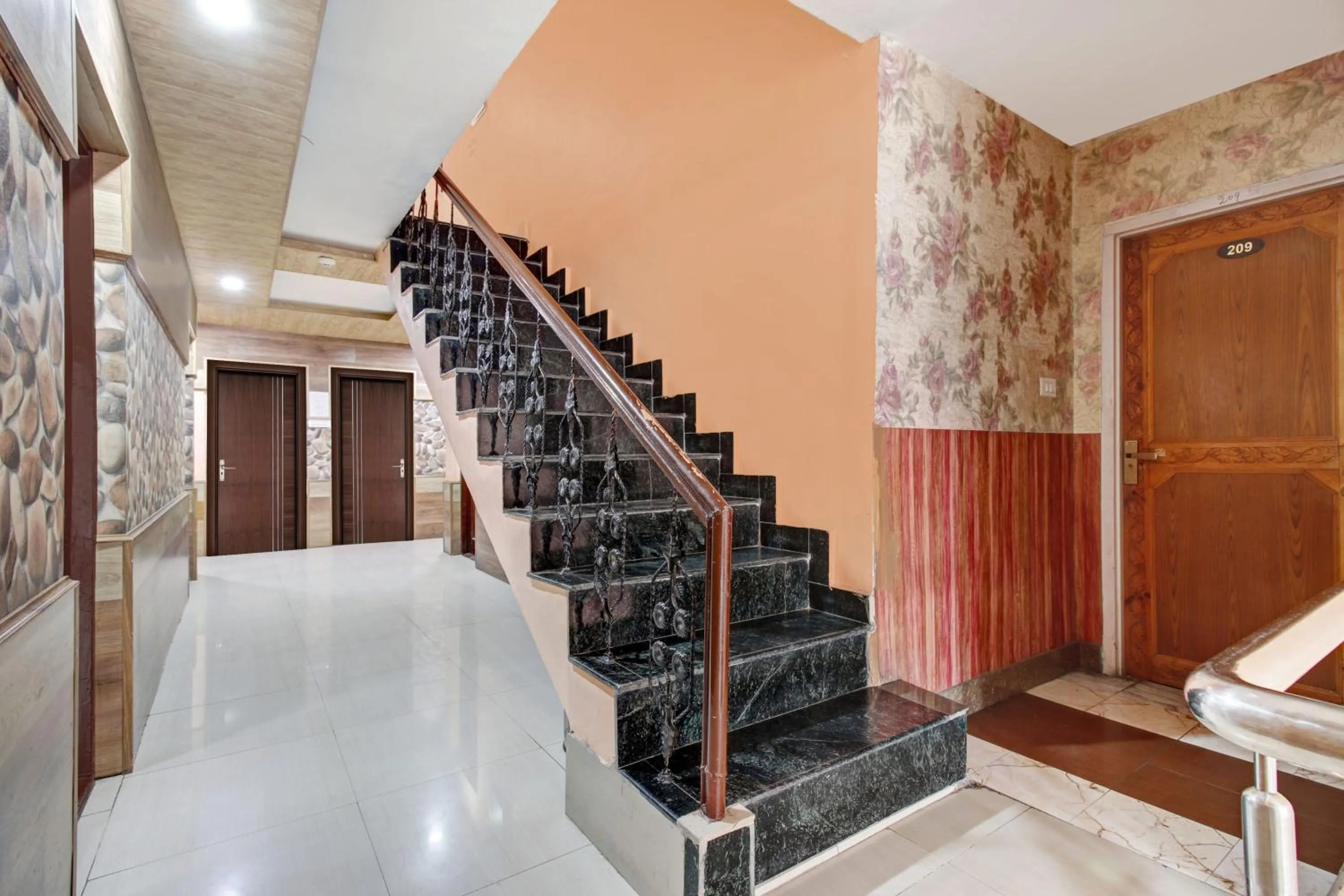 Lobby or reception in Super Collection O Rajbagh formerly Lavender