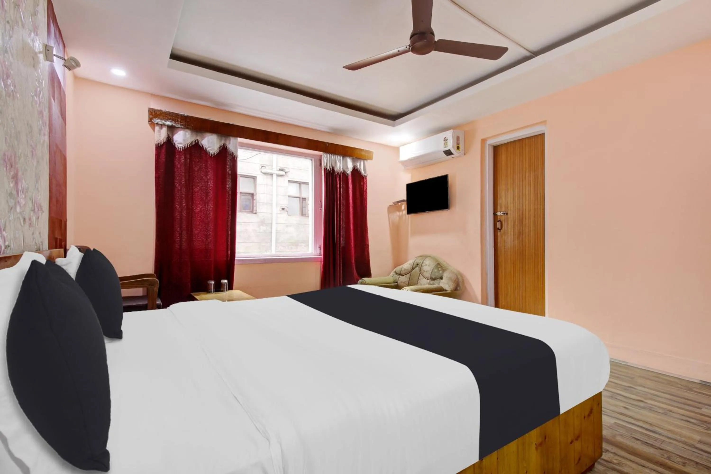 Bedroom, Bed in Super Collection O Rajbagh formerly Lavender