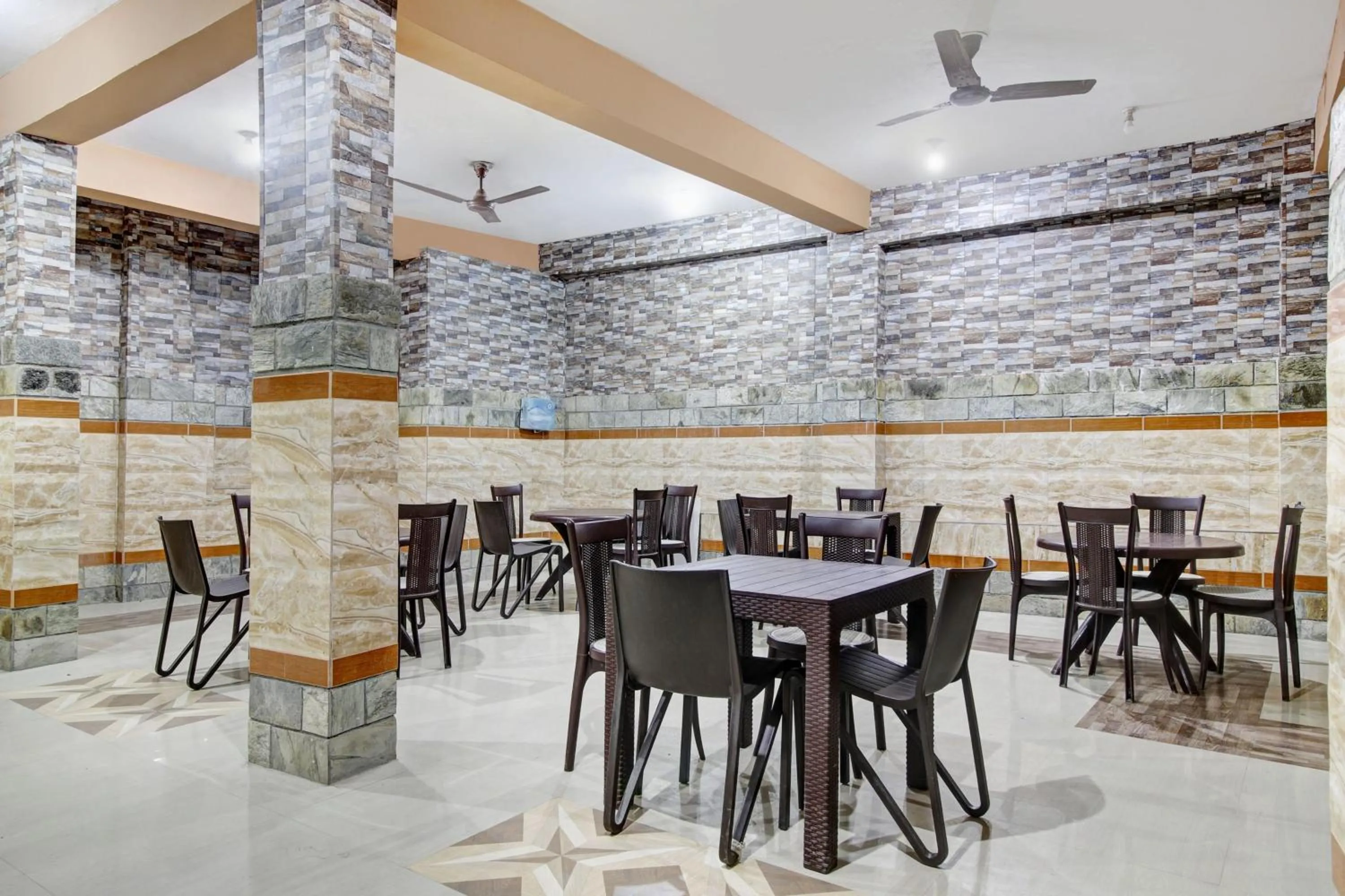 Dining area in Super Collection O Rajbagh formerly Lavender