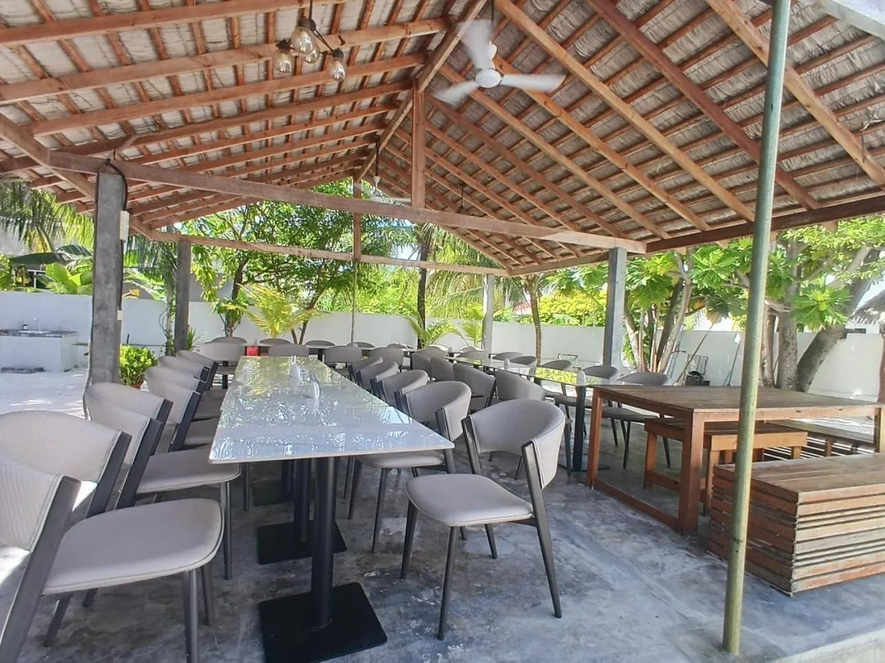Restaurant/places to eat in Navaya Dhiffushi