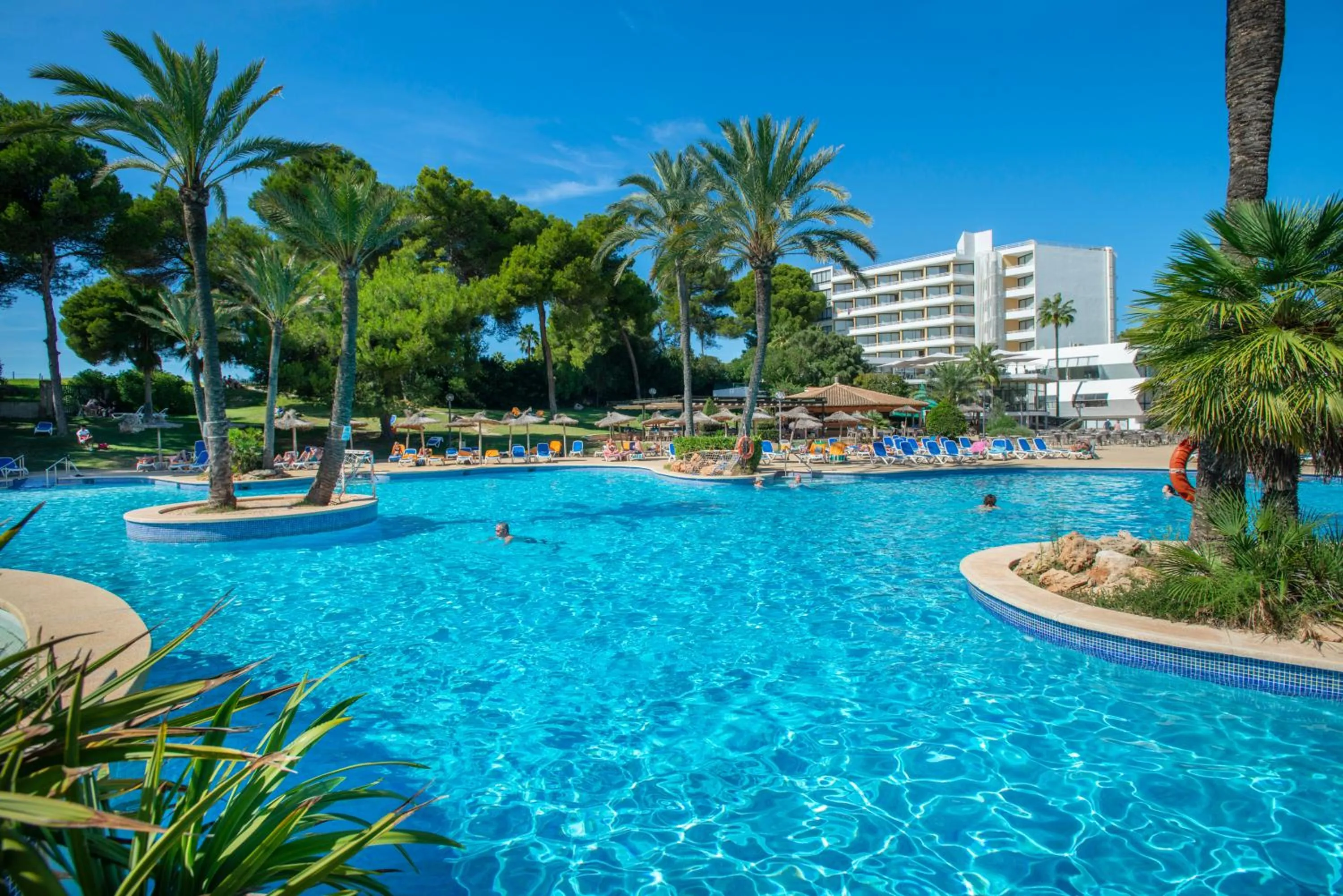 Swimming pool in Exagon Park