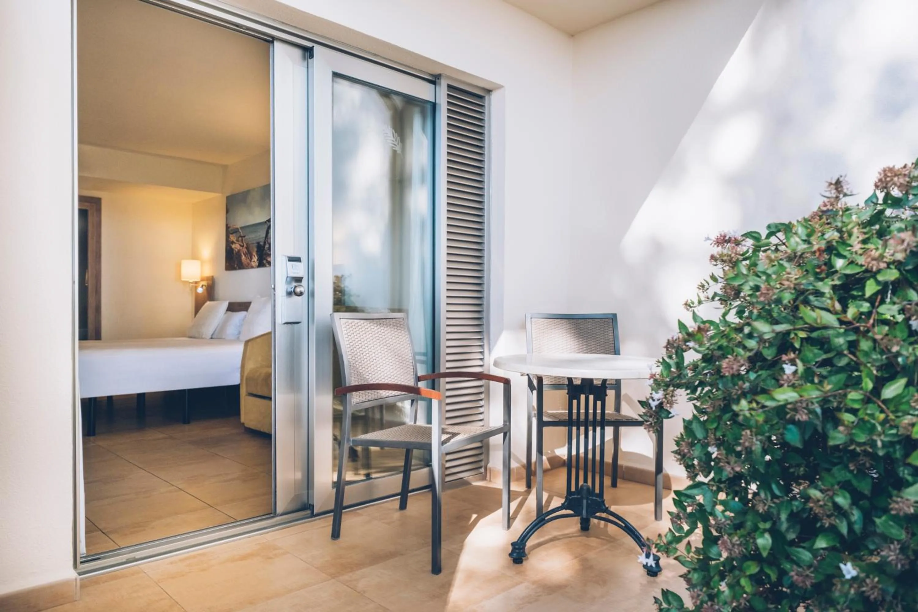 Balcony/Terrace, Bed in Iberostar Waves Pinos Park