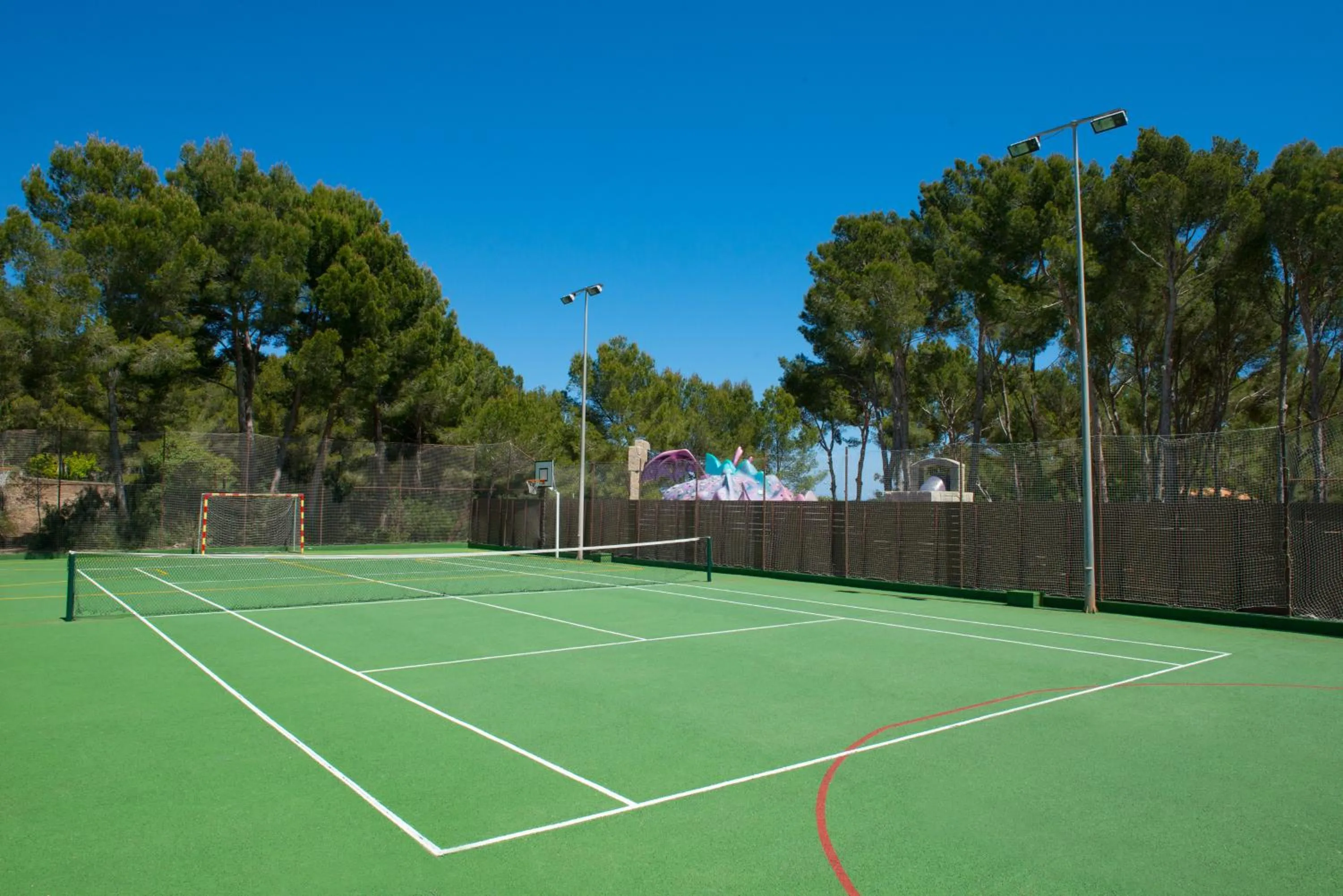 Tennis court in Iberostar Waves Pinos Park