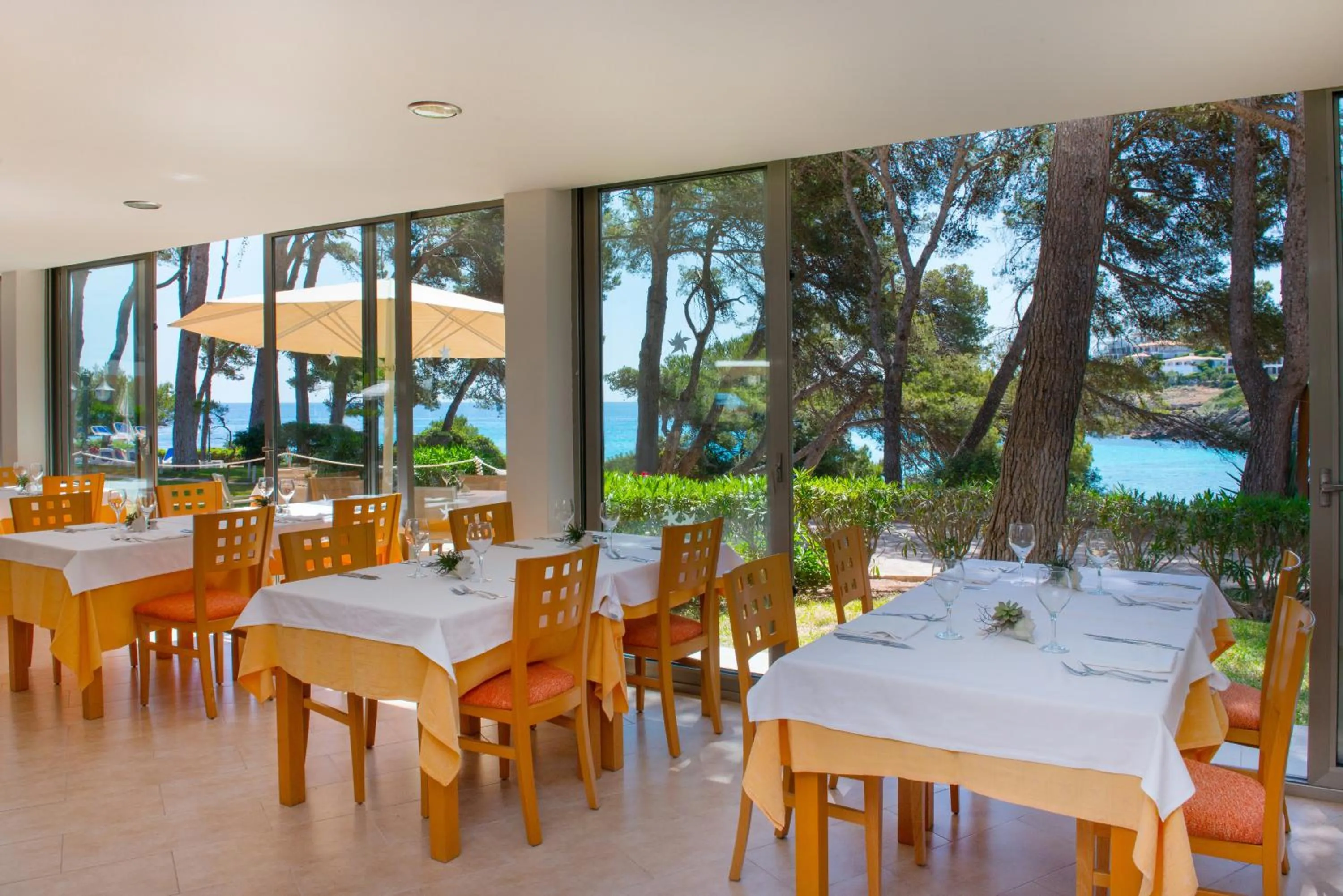 Restaurant/places to eat in Iberostar Waves Pinos Park