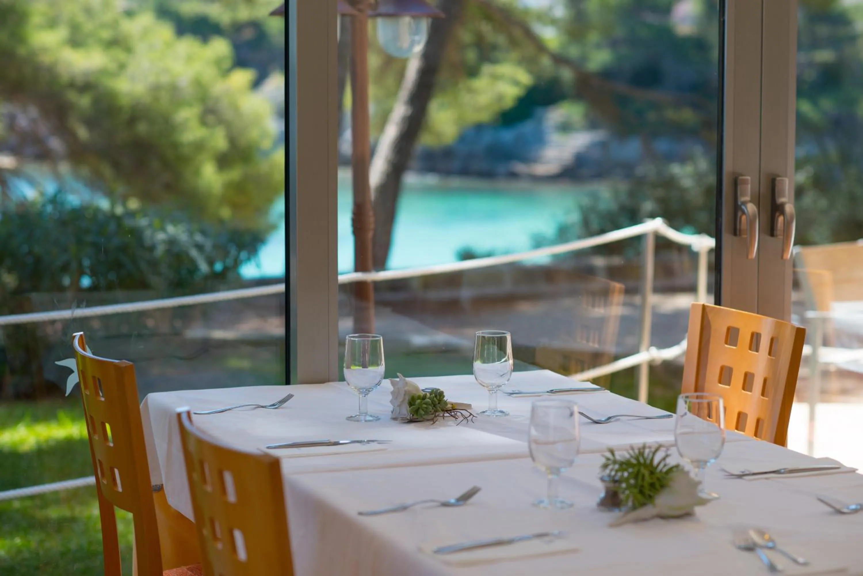 Restaurant/places to eat in Iberostar Waves Pinos Park