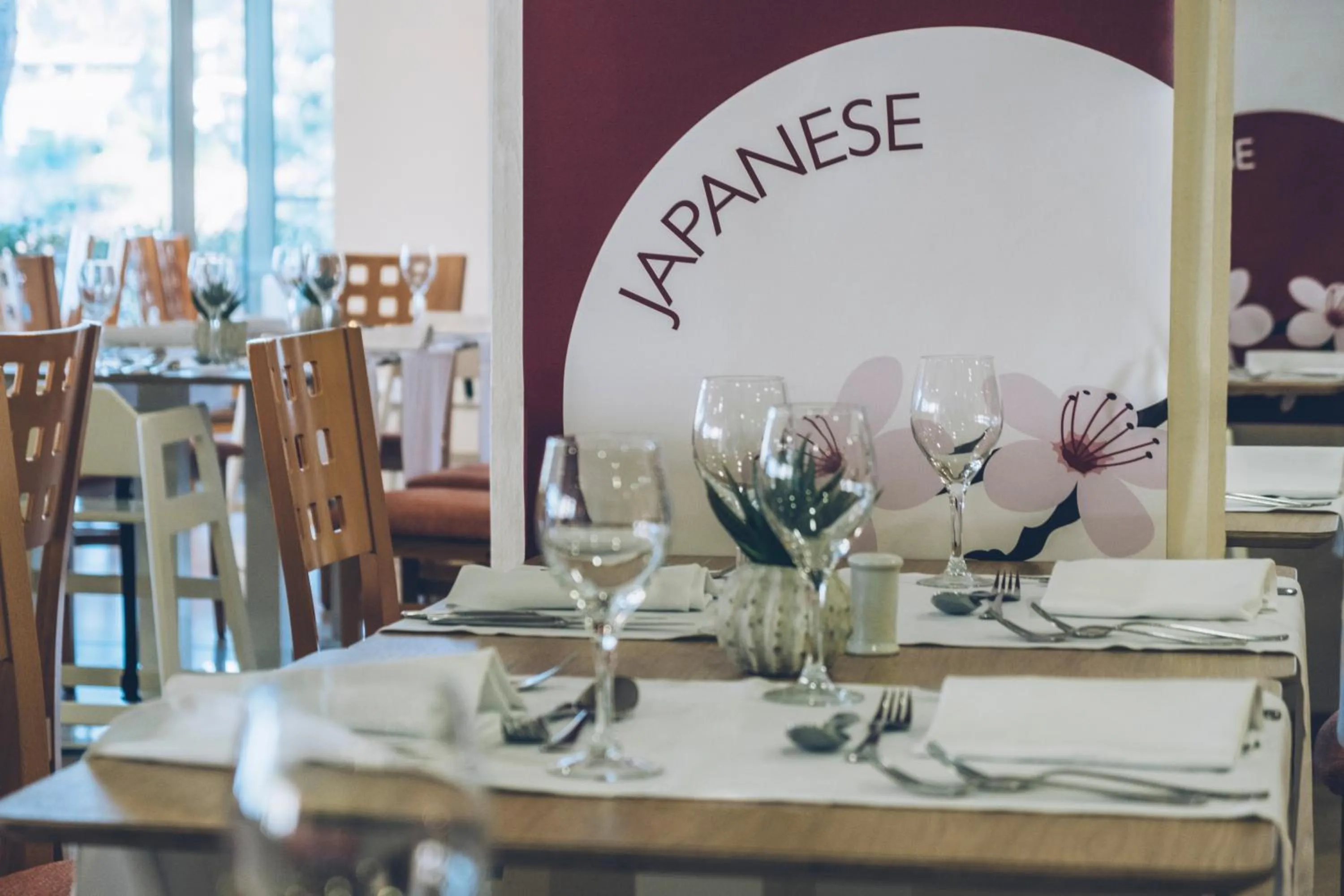 Restaurant/places to eat in Iberostar Waves Pinos Park