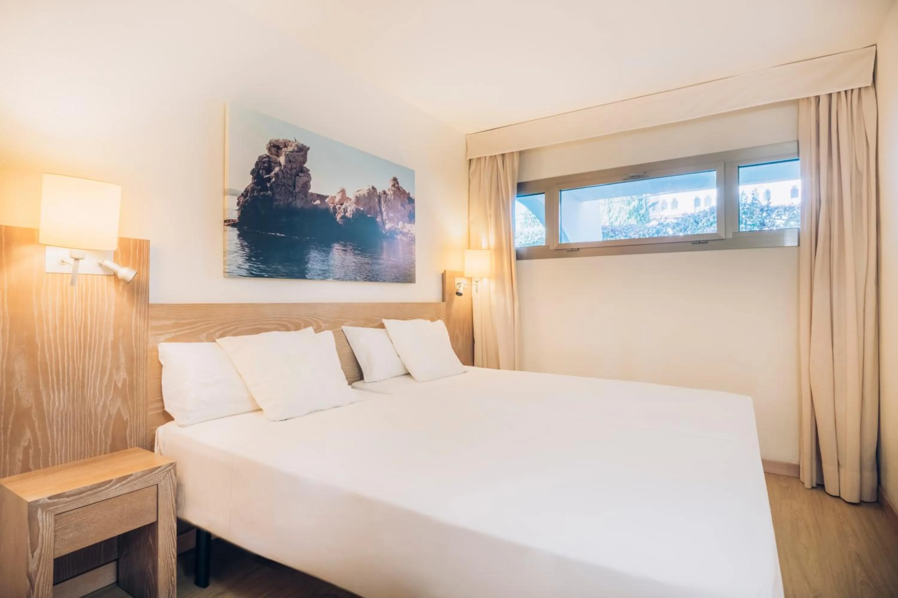 Bed in Iberostar Waves Pinos Park