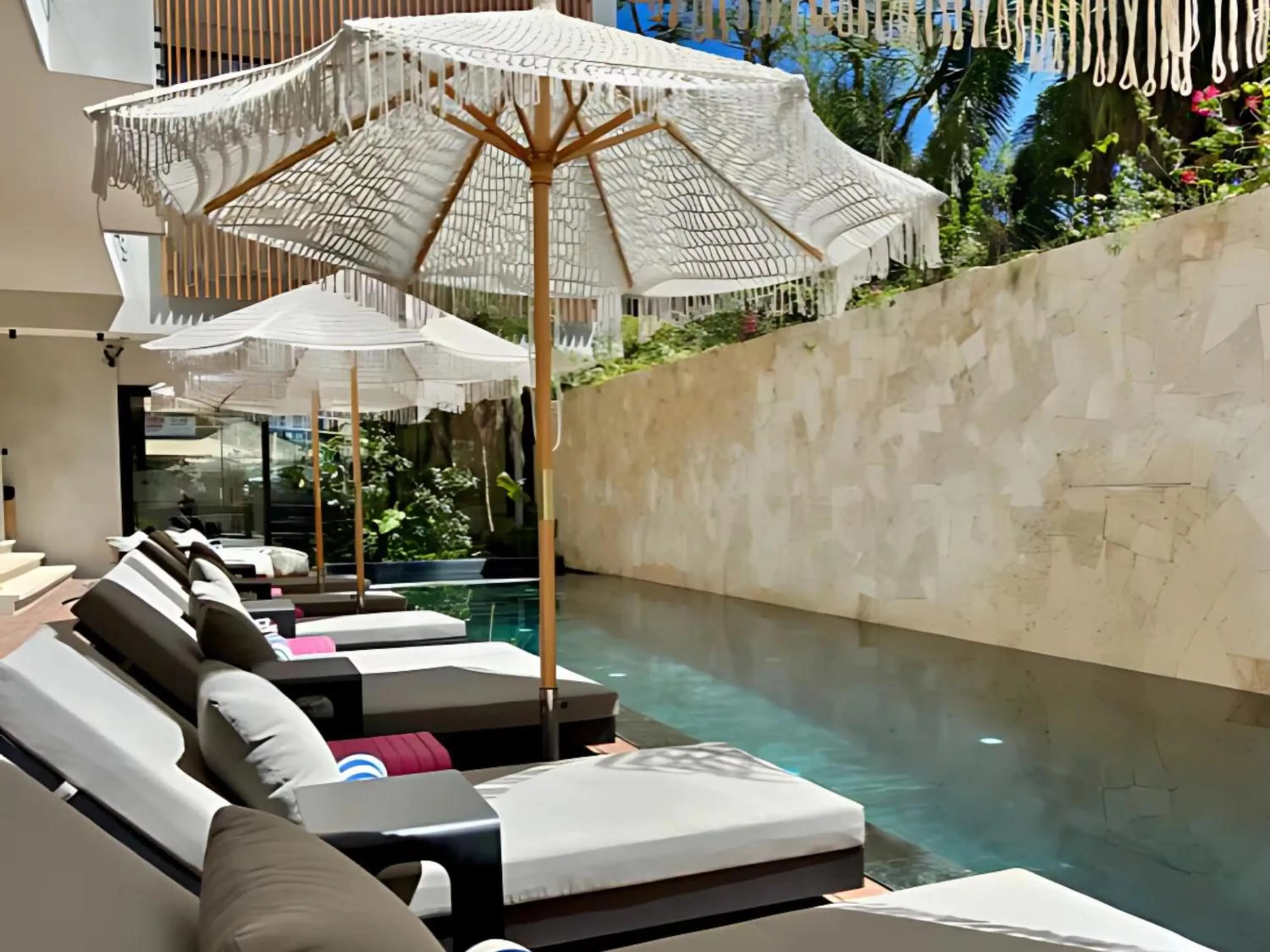 Swimming pool in Blooma Boutique Hotel