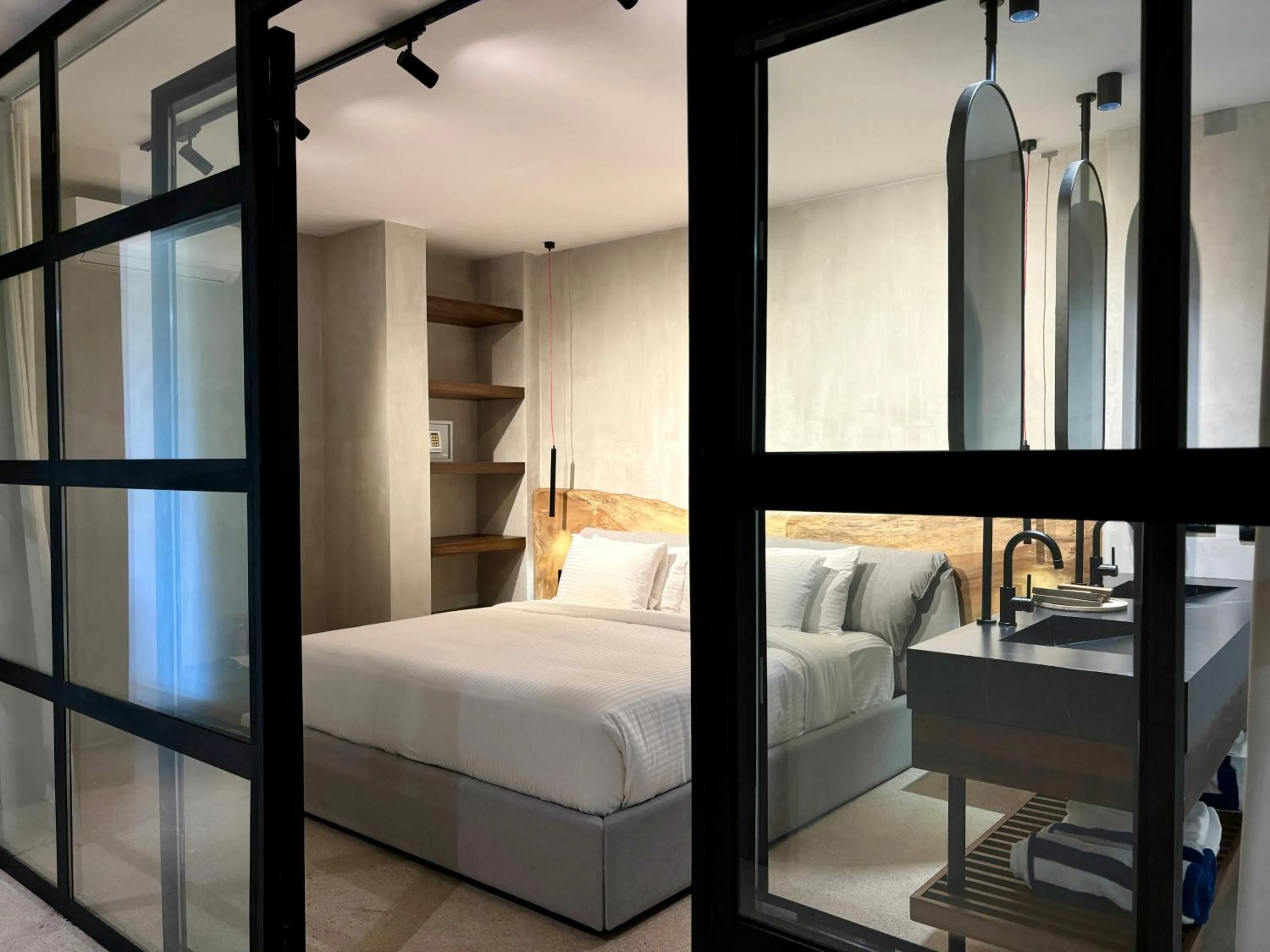 Bedroom, Bed in Blooma Boutique Hotel