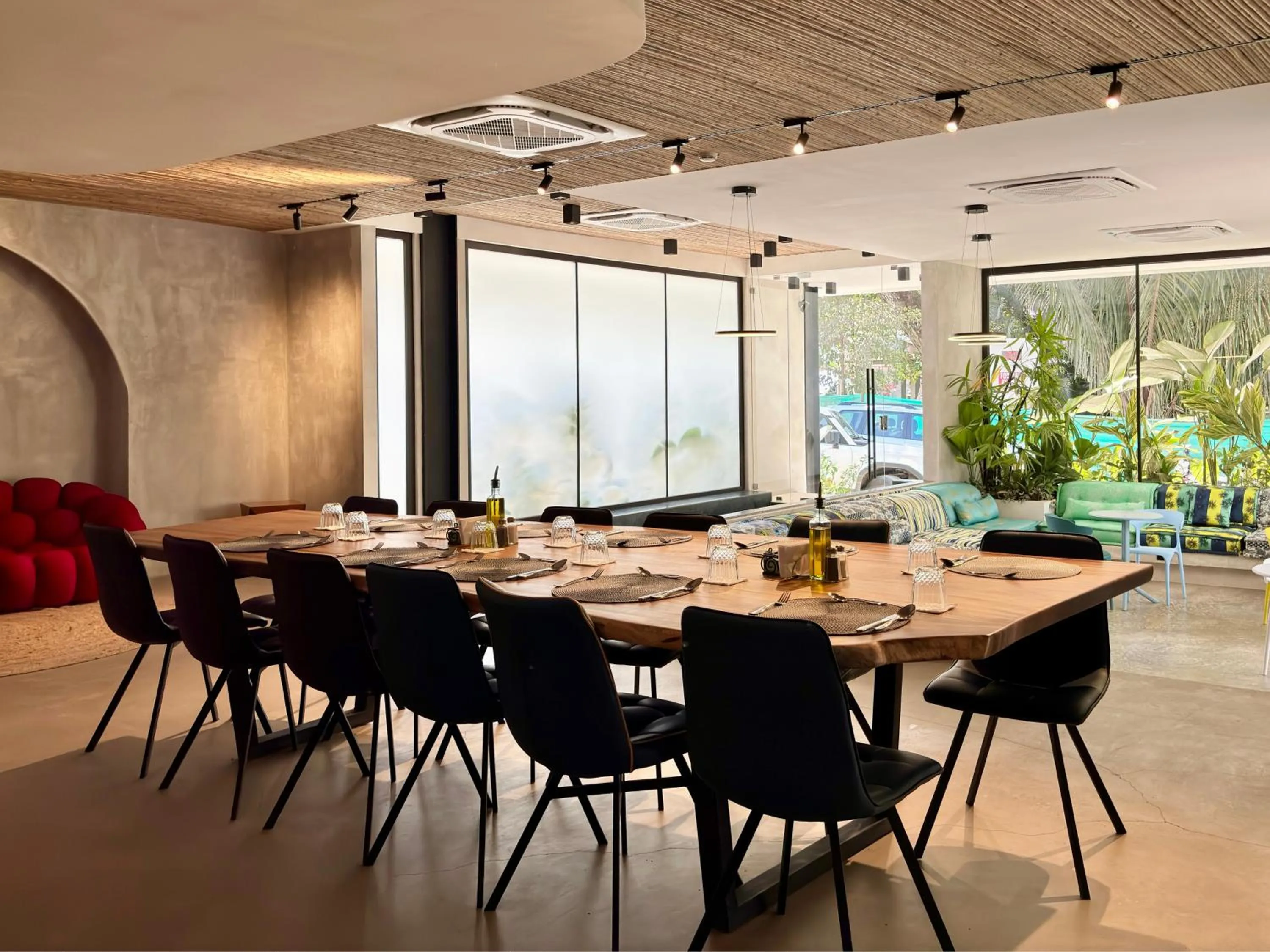 Restaurant/places to eat in Blooma Boutique Hotel