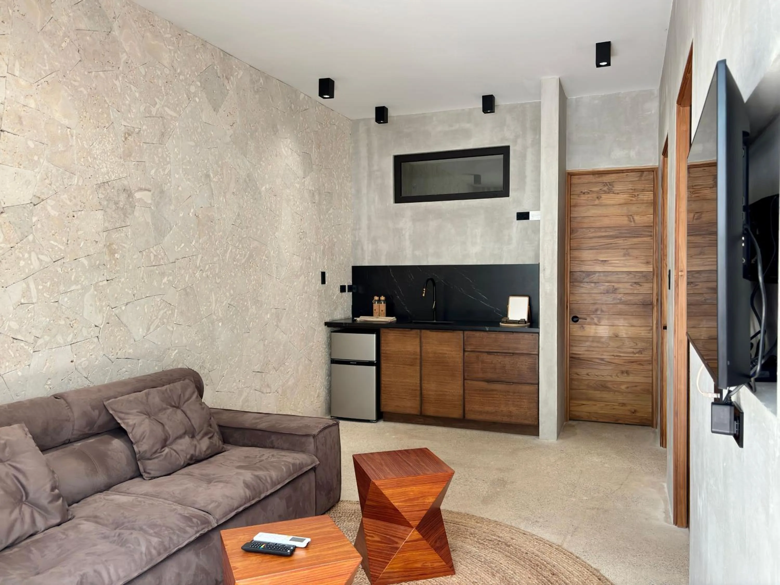 Kitchen or kitchenette in Blooma Boutique Hotel