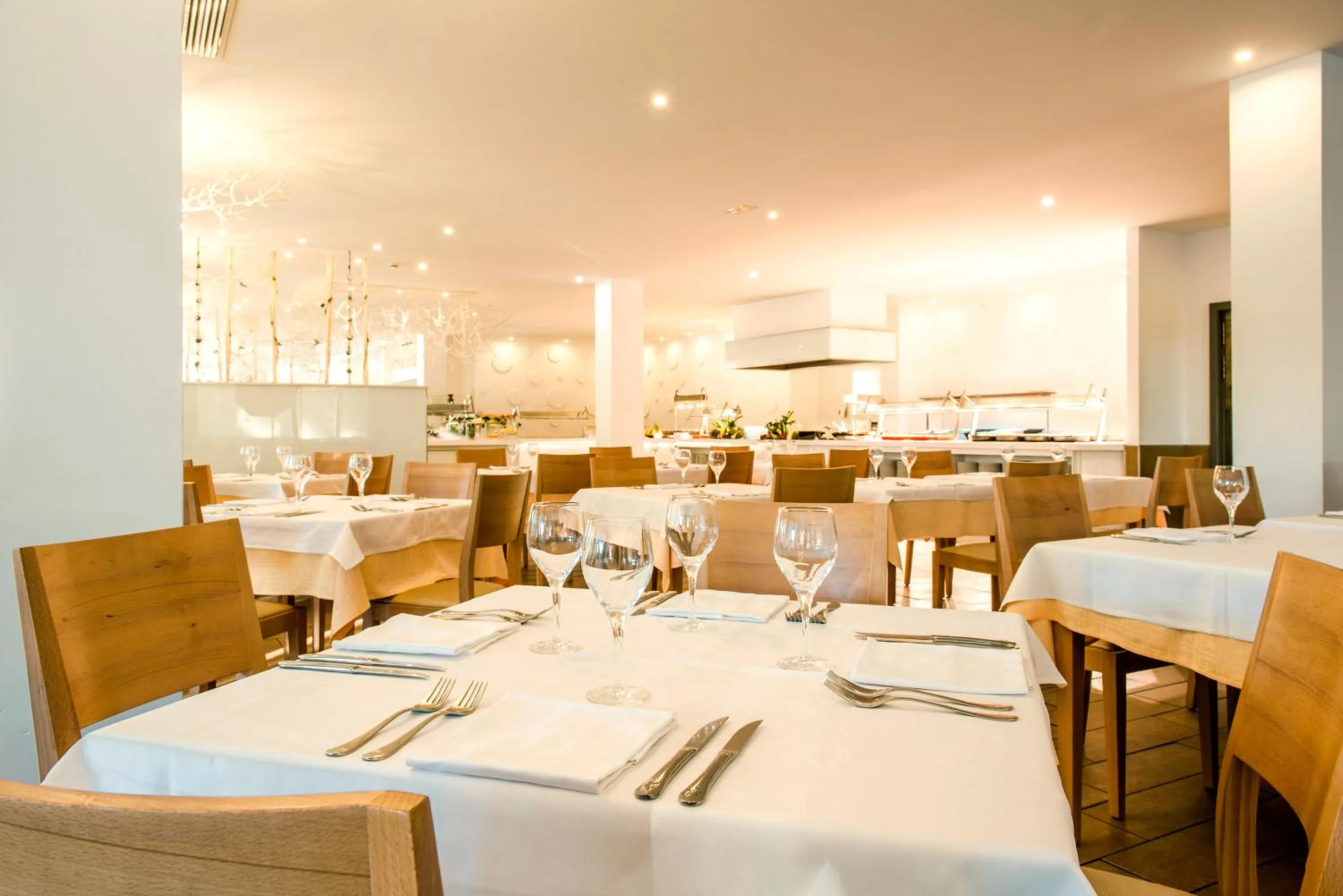 Restaurant/places to eat in Iberostar Waves Club Cala Barca All Inclusive