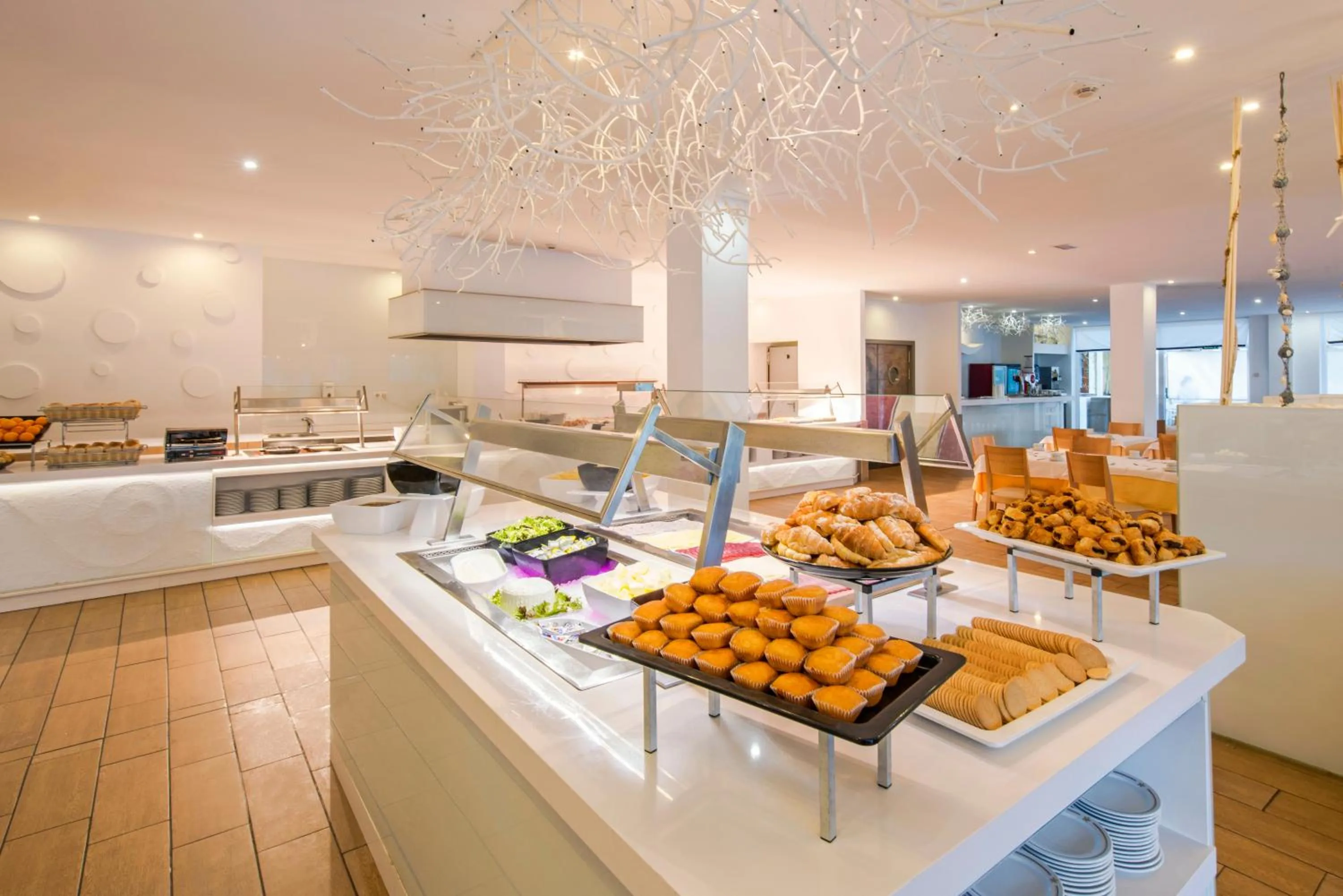 Restaurant/places to eat in Iberostar Waves Club Cala Barca All Inclusive