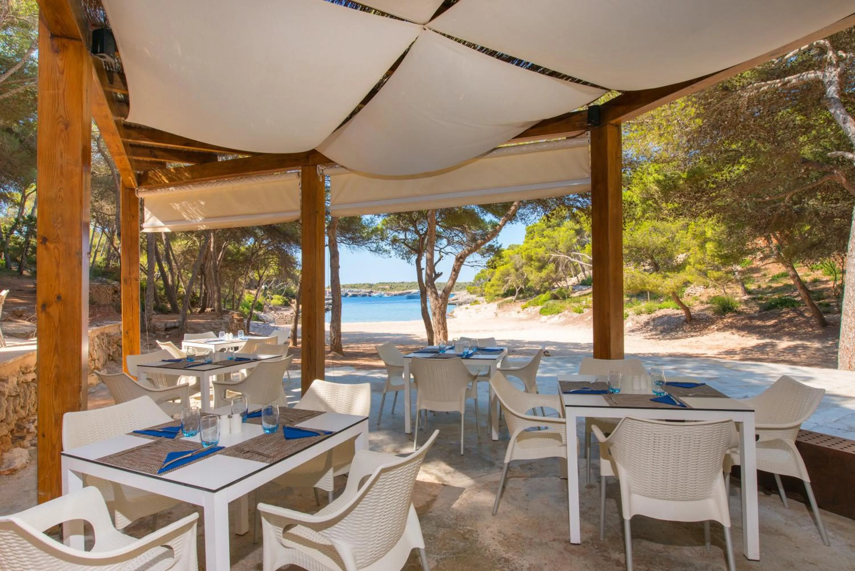 Restaurant/places to eat in Iberostar Waves Club Cala Barca All Inclusive