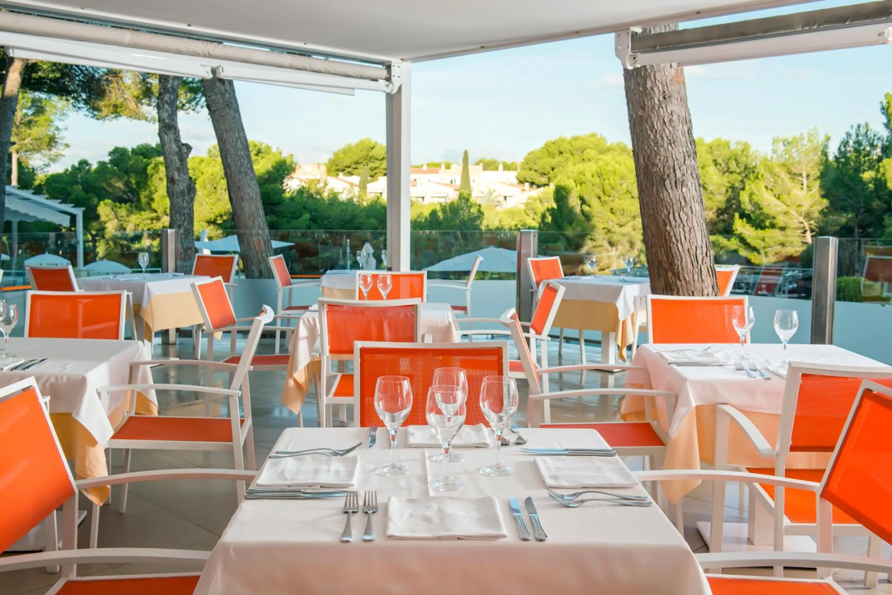 Restaurant/places to eat in Iberostar Waves Club Cala Barca All Inclusive