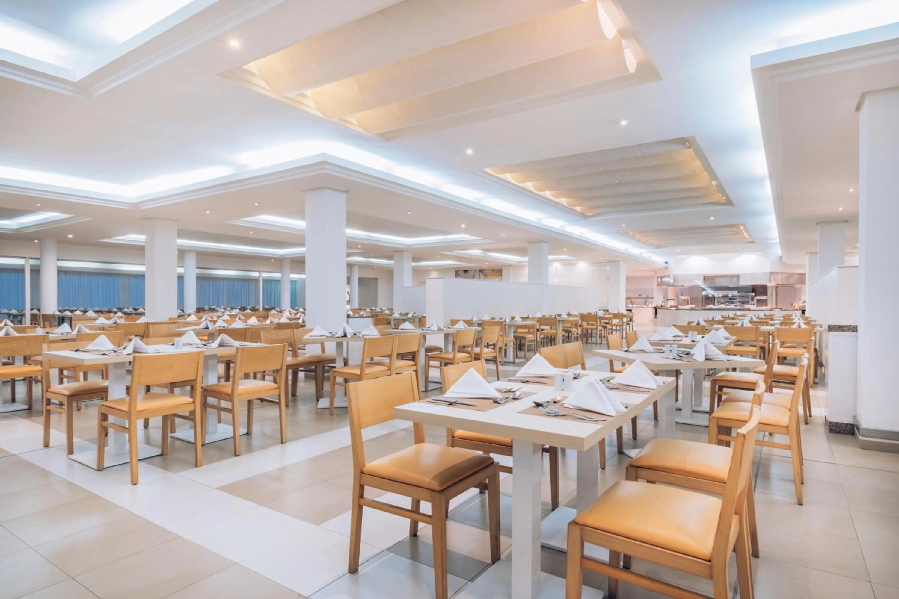 Restaurant/places to eat in Iberostar Waves Club Cala Barca All Inclusive