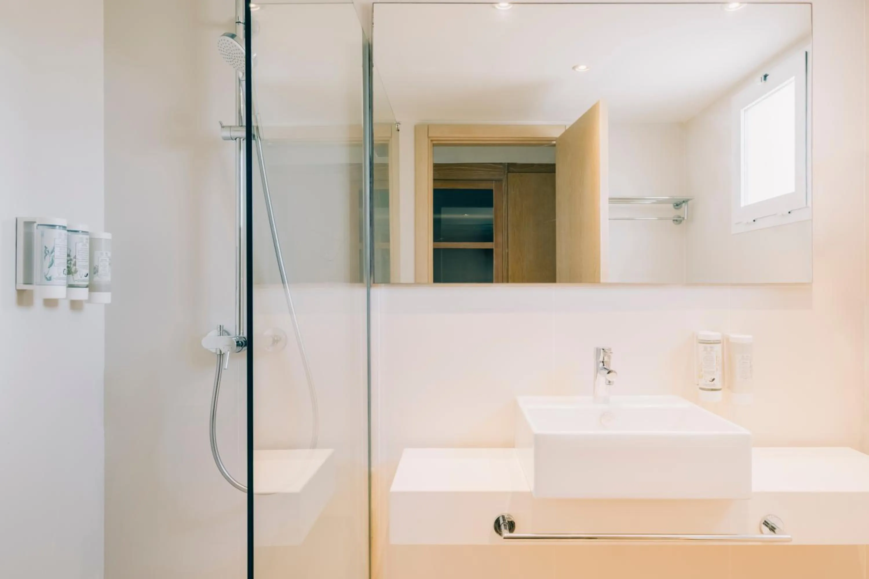 Shower in Iberostar Waves Club Cala Barca All Inclusive